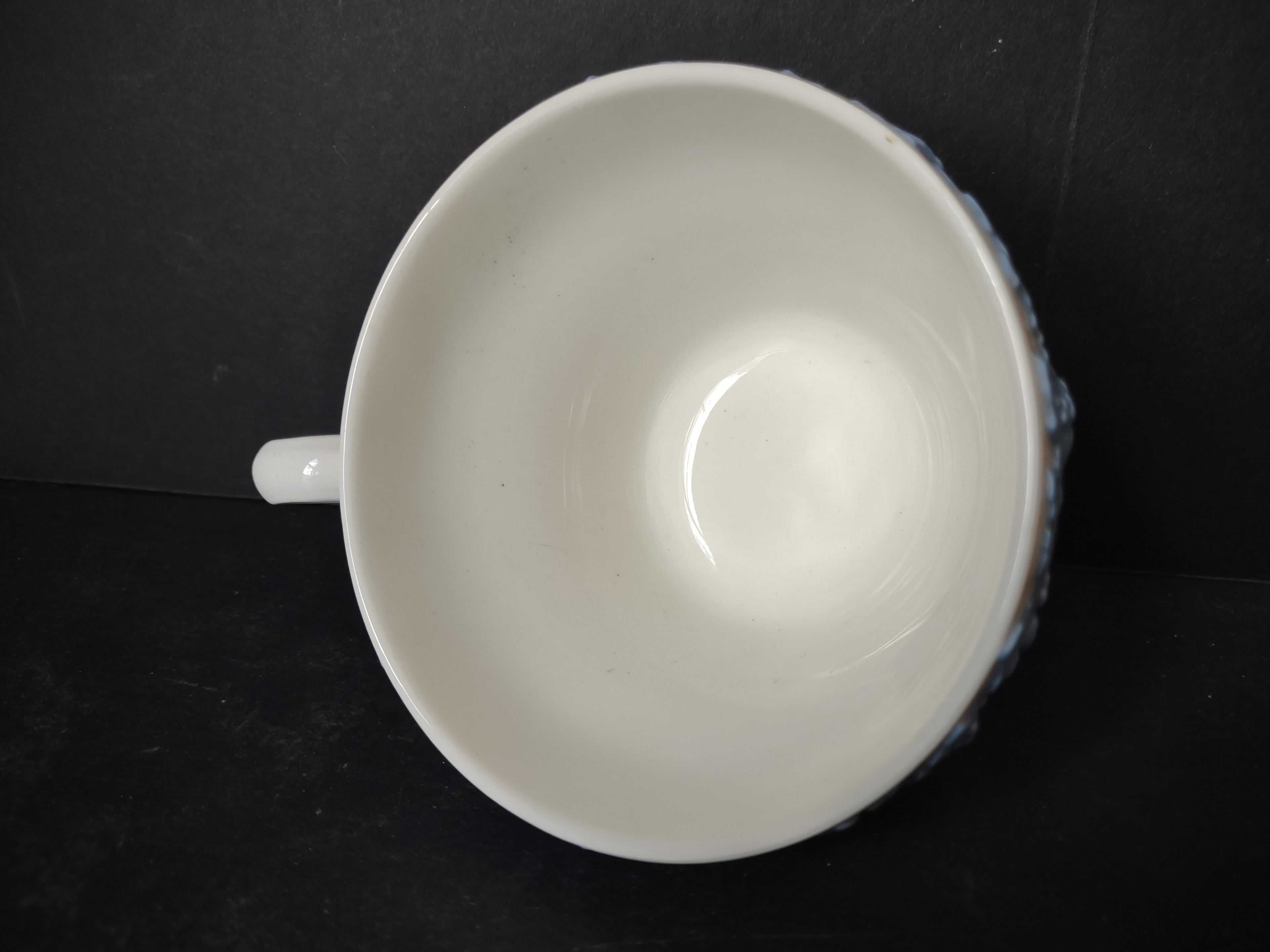 Vintage Wedgwood Embossed Queen's Ware Blue Grape Vine Teacup Fluted [6079]