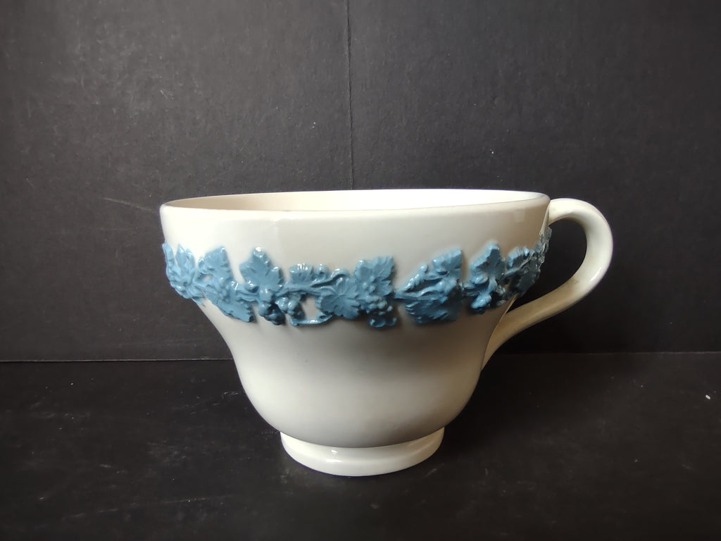 Vintage Wedgwood Embossed Queen's Ware Blue White Teacup Grape Vine Leaf [6077]