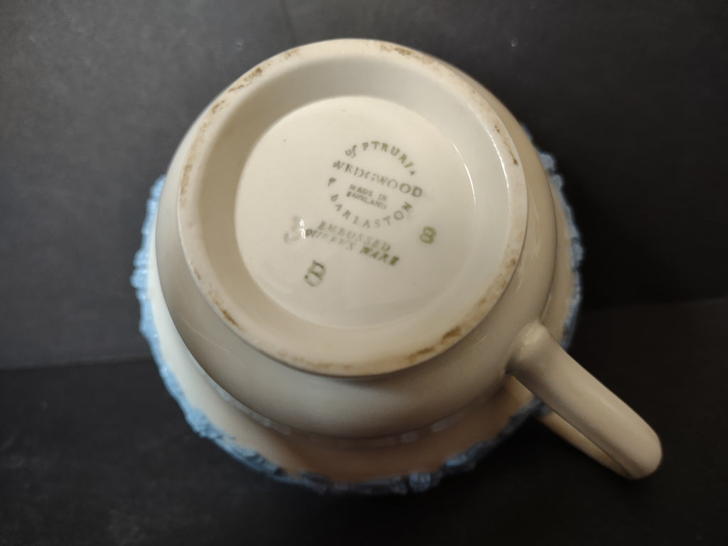 Vintage Wedgwood Embossed Queen's Ware Blue White Teacup Grape Vine Leaf [6077]