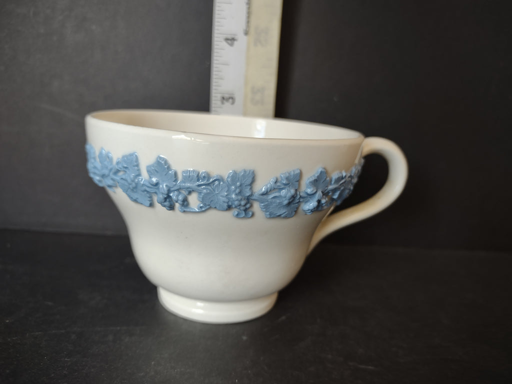 Vintage Wedgwood Embossed Queen's Ware Blue White Teacup Grape Vine Leaf [6077]