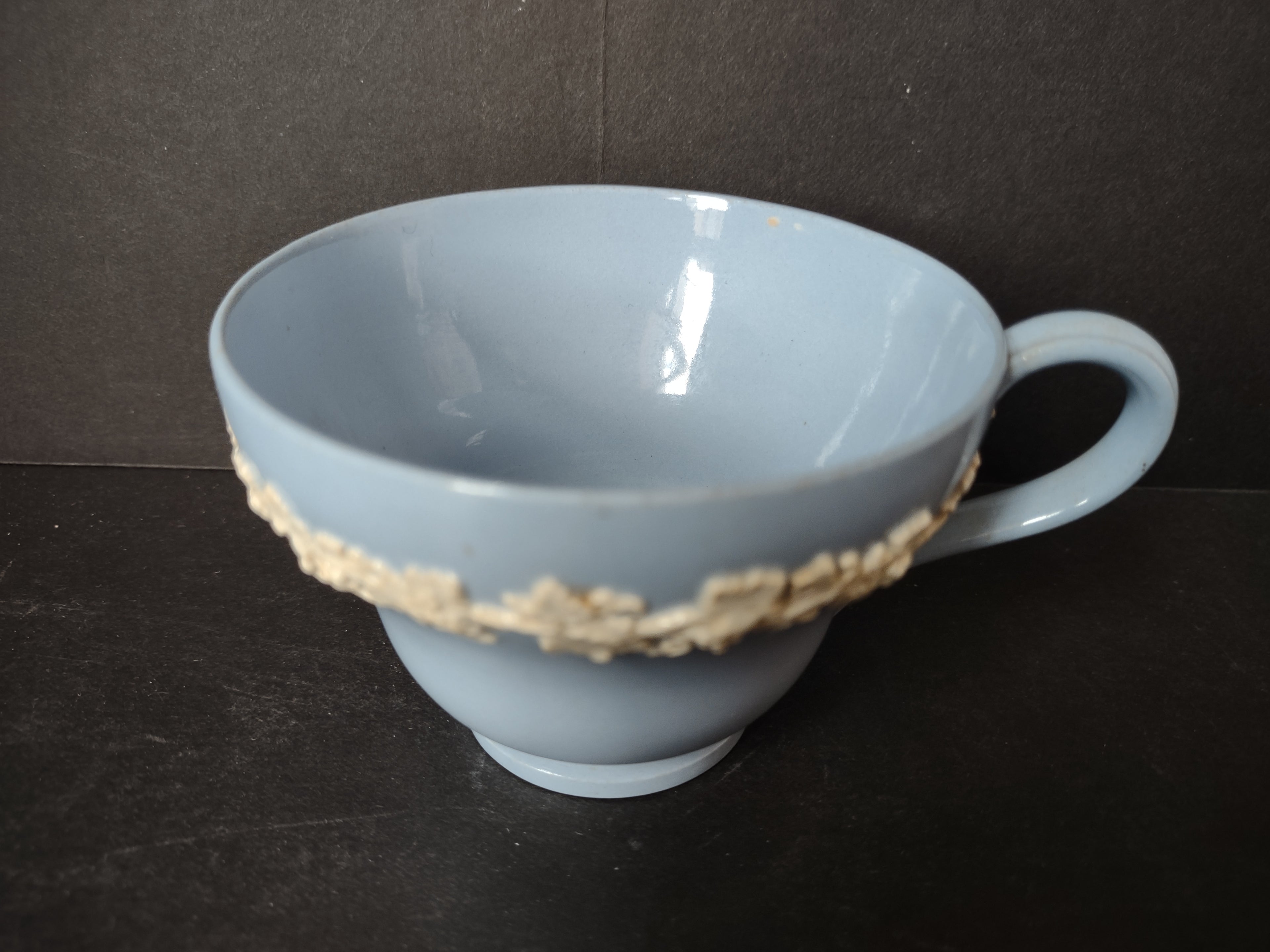 Vintage Wedgwood Embossed Queensware Cream on Blue Grapevine Teacup Only [6072]