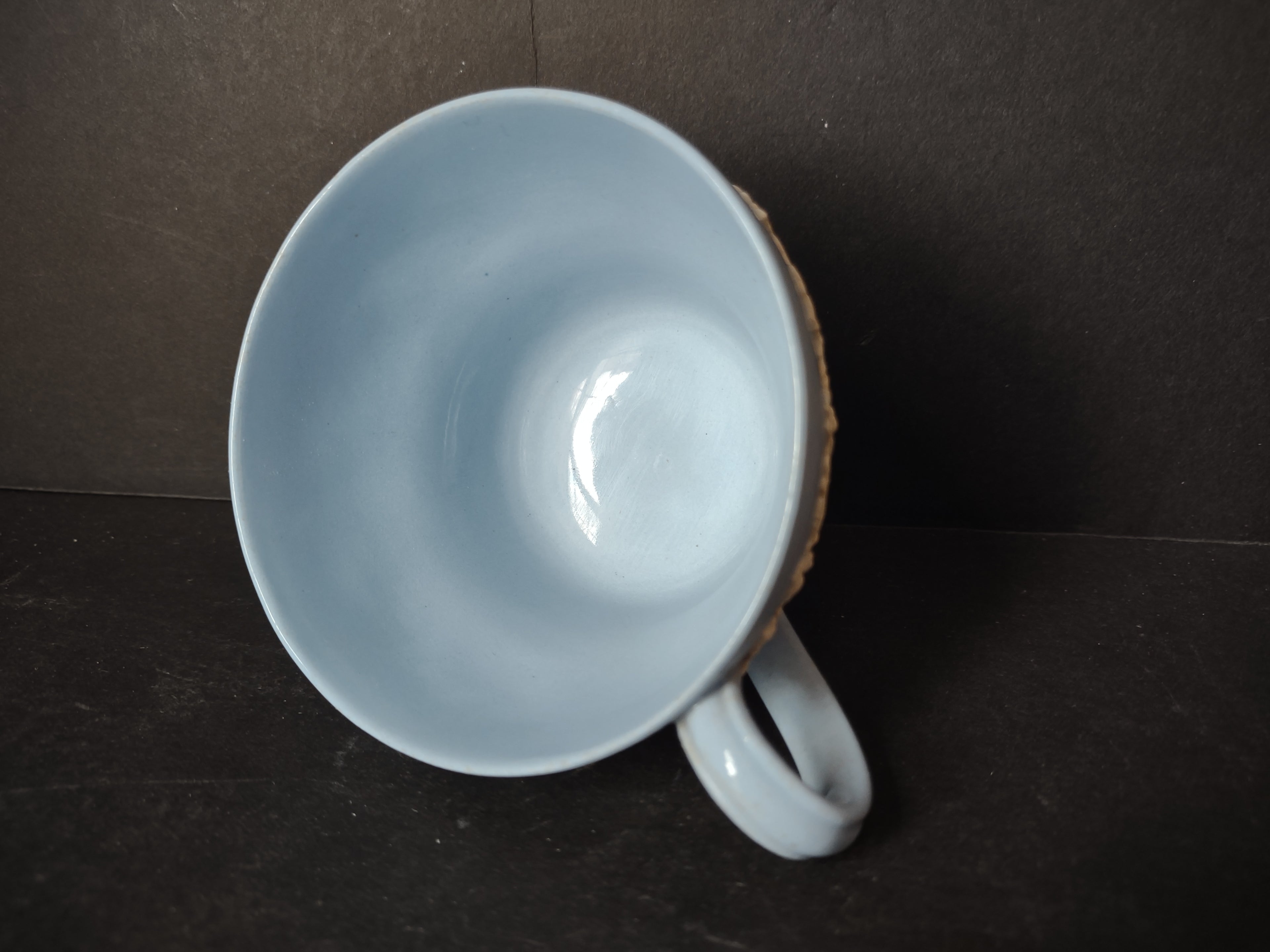 Vintage Wedgwood Embossed Queensware Cream on Blue Grapevine Teacup Only [6072]