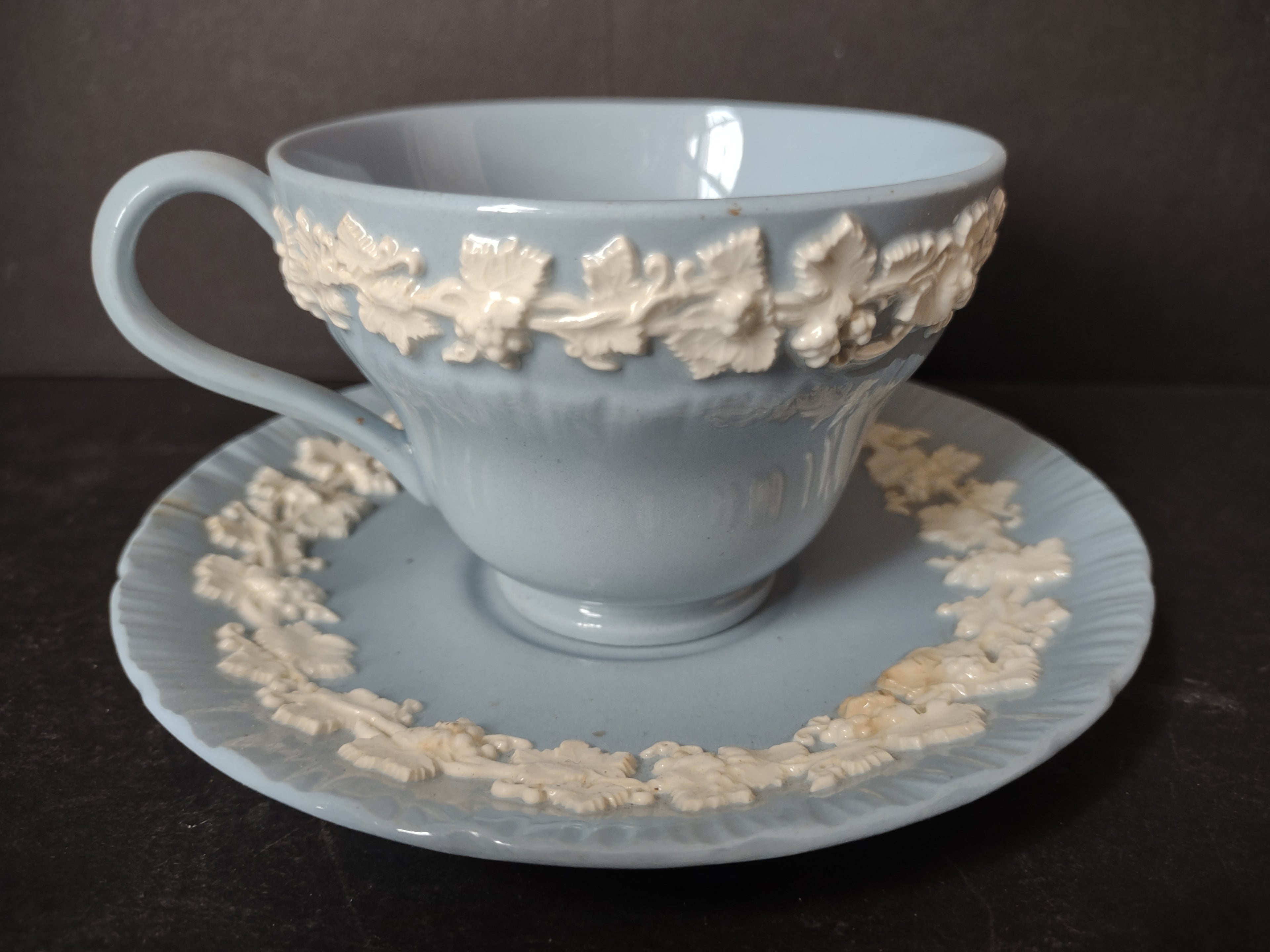 Vintage Wedgwood Embossed Queensware Blue Cup Saucer Grapevine Leaf [6070]