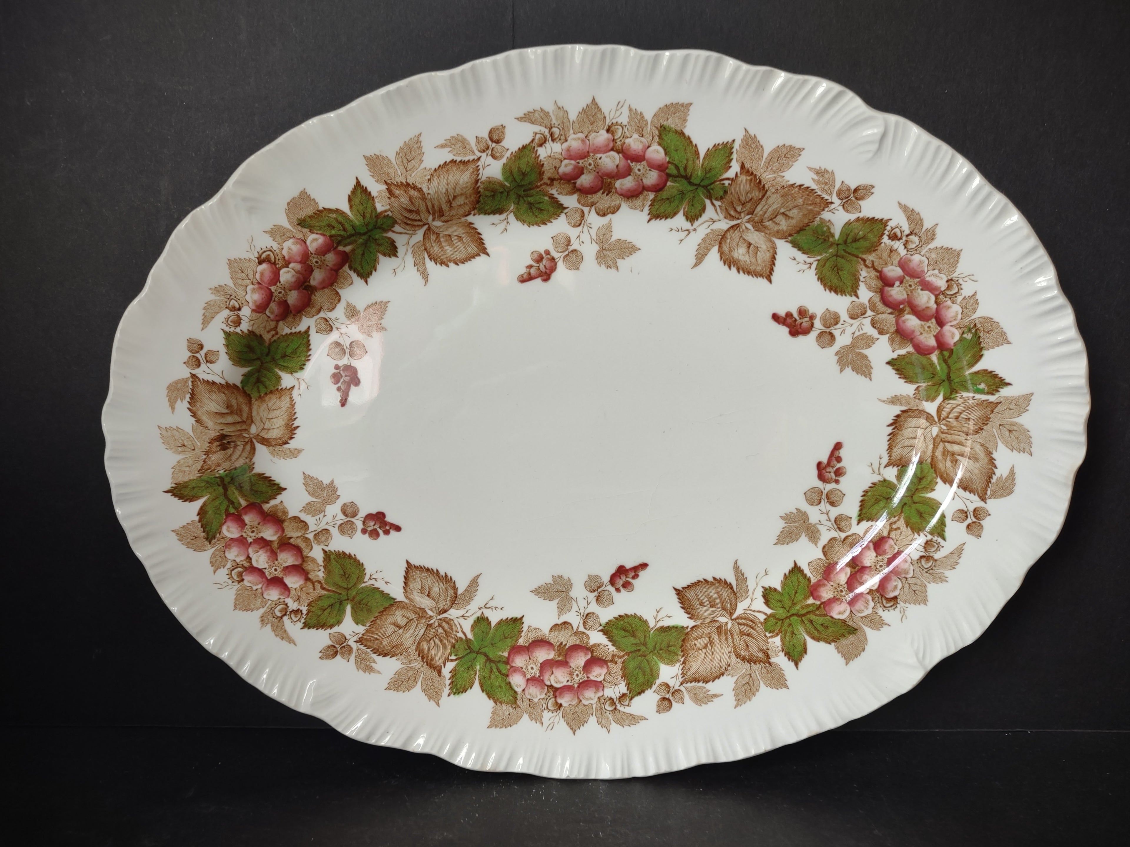 Vintage Wedgwood Wildbriar Oval Serving Platter Wildbtiar England [6055]