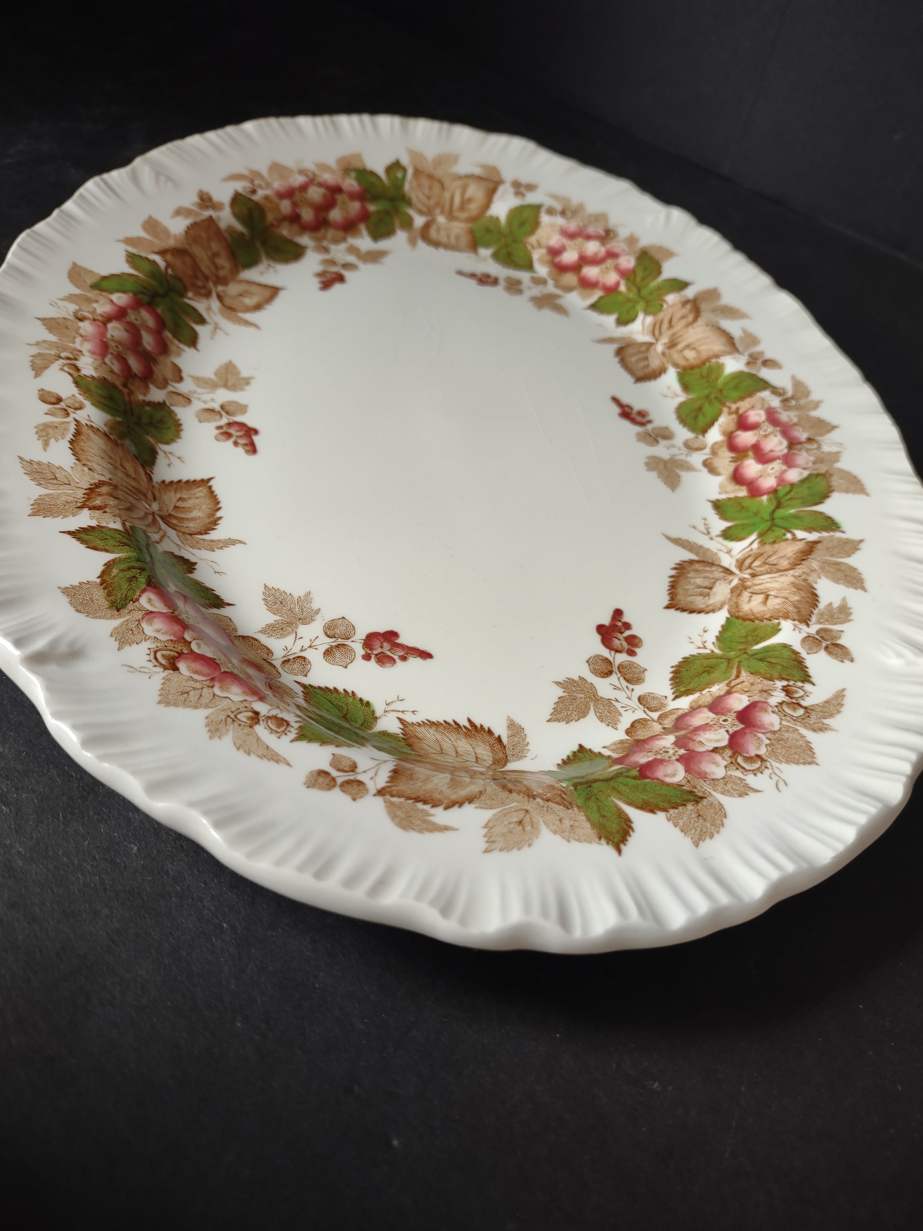 Vintage Wedgwood Wildbriar Oval Serving Platter Wildbtiar England [6055]