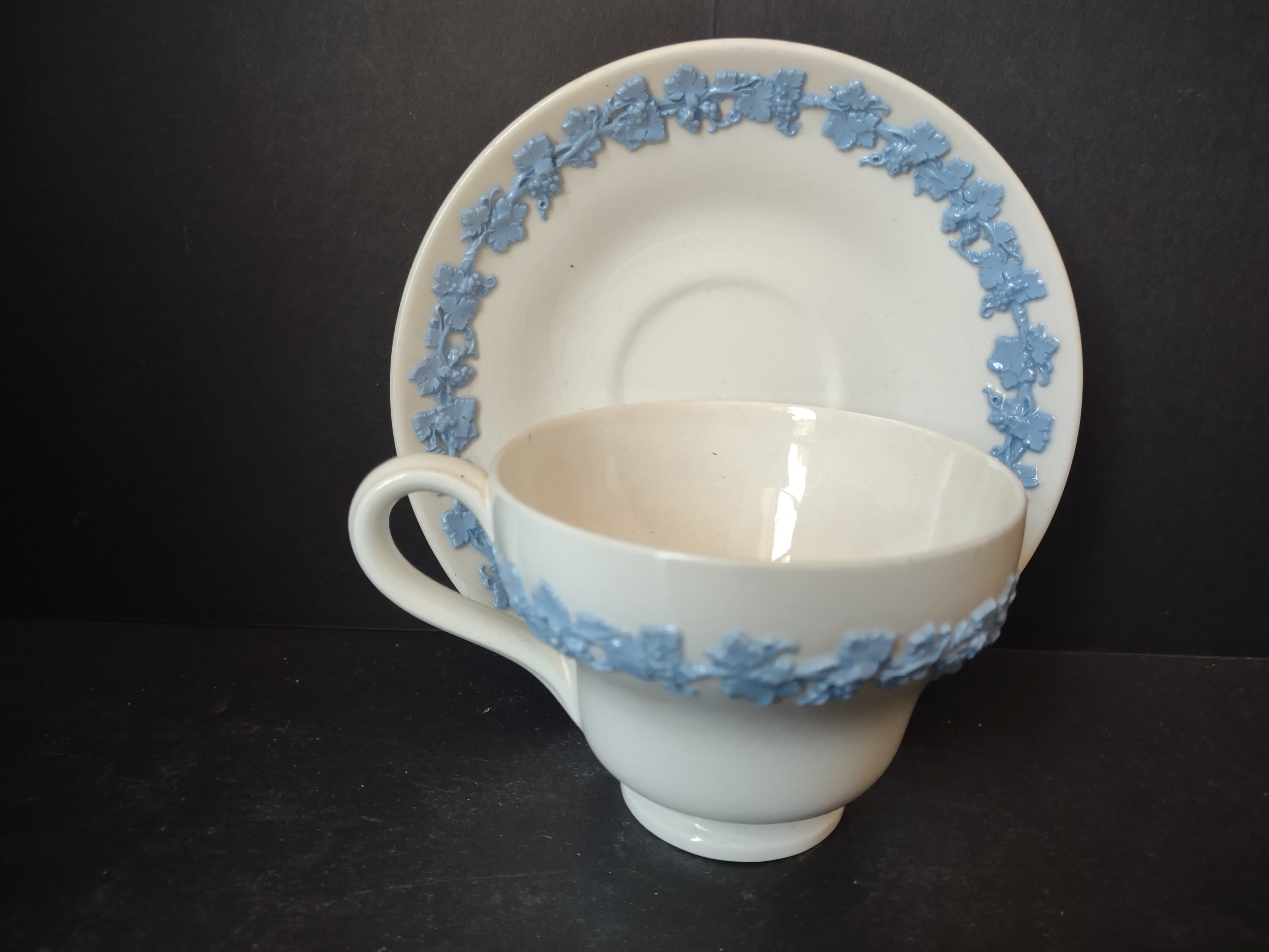 Vintage Wedgwood Embossed Queensware Cream Blue Grapevine Cup Saucer [6069]