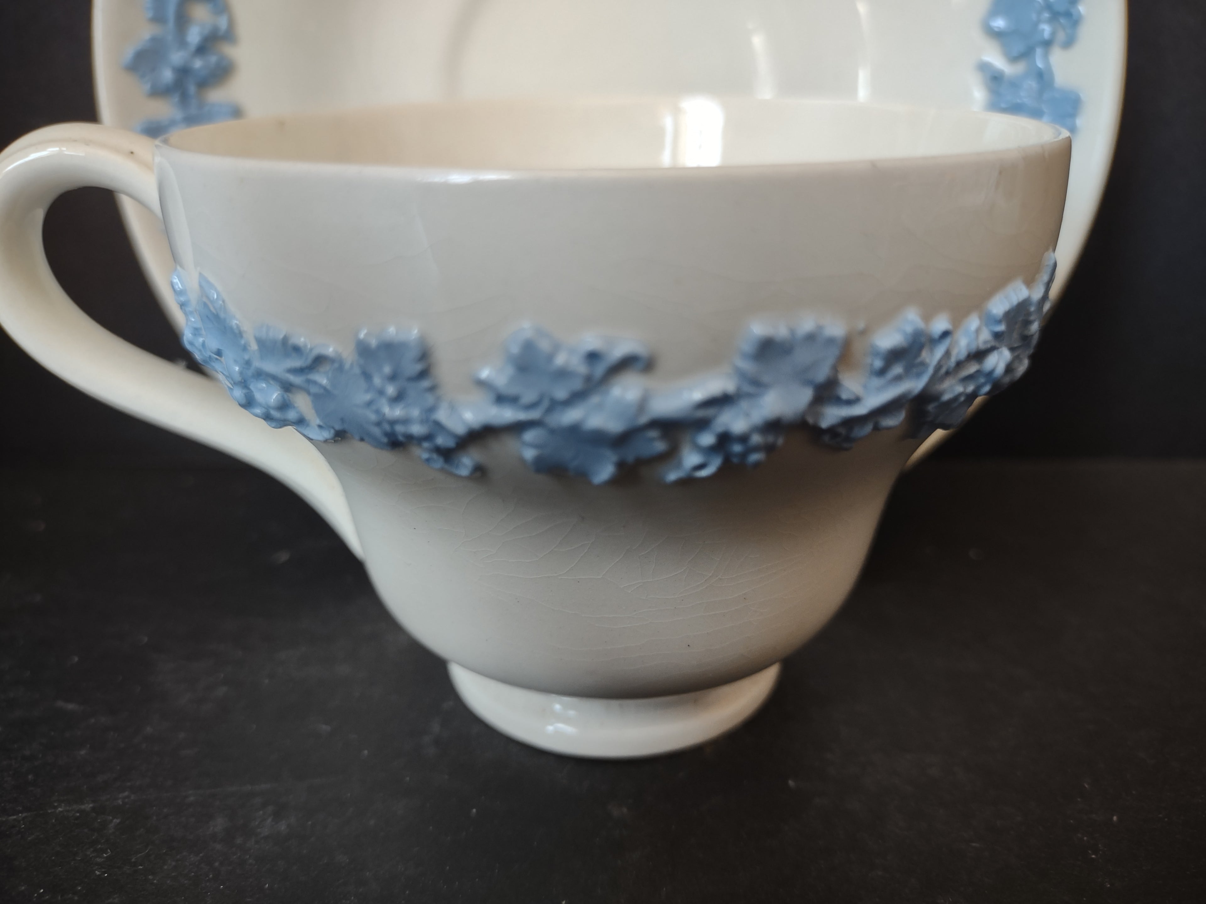 Vintage Wedgwood Embossed Queensware Cream Blue Grapevine Cup Saucer [6069]