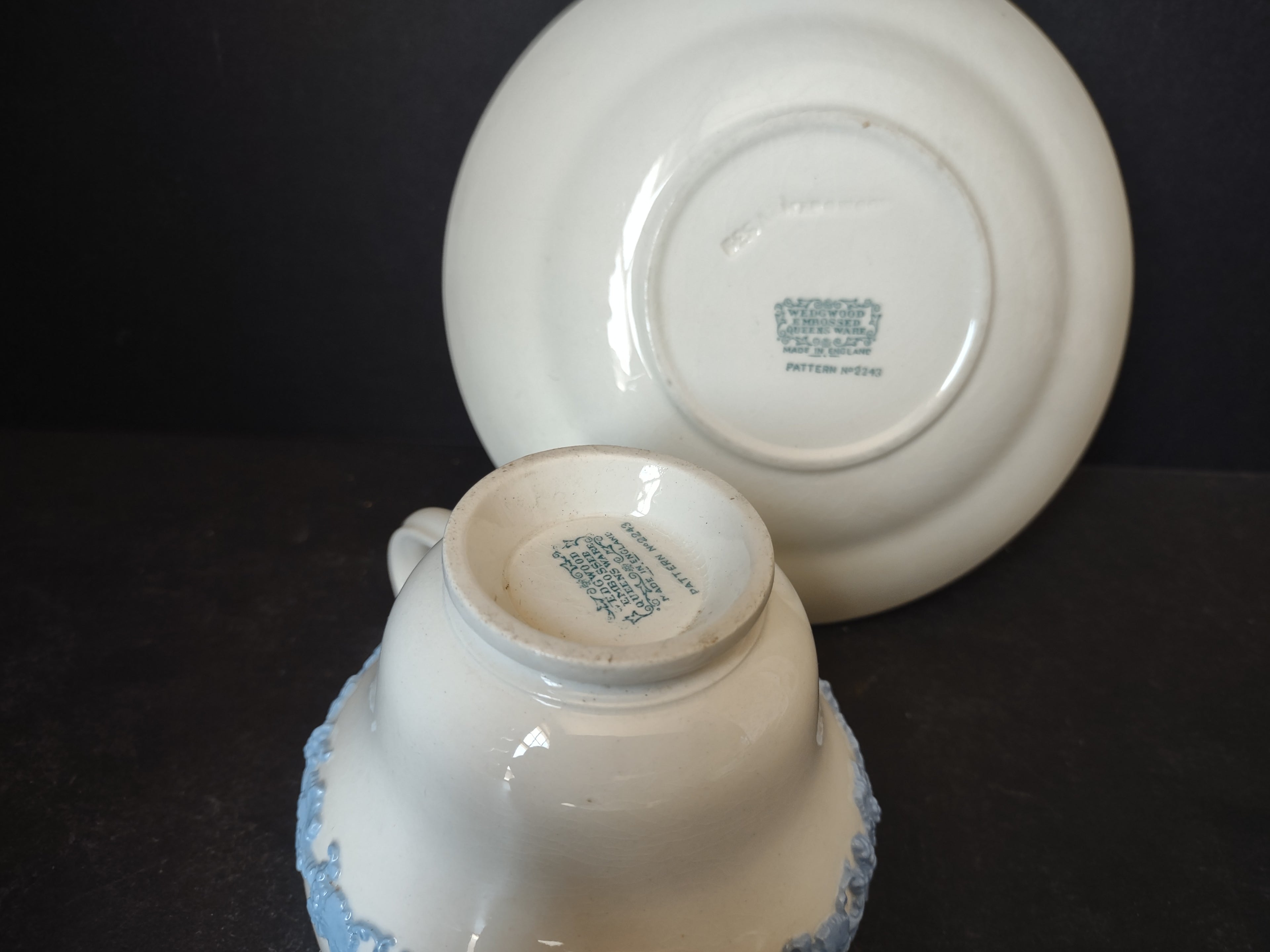 Vintage Wedgwood Embossed Queensware Cream Blue Grapevine Cup Saucer [6069]