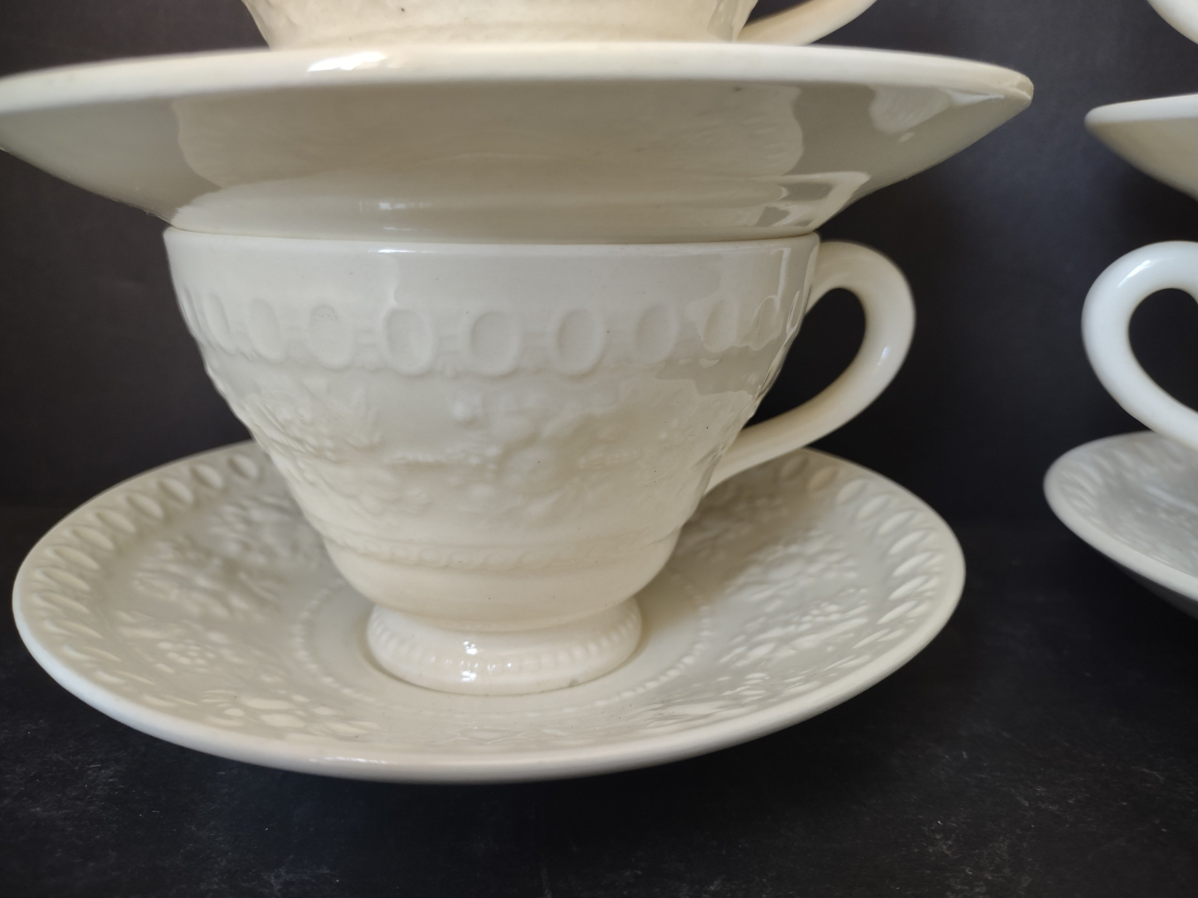 Vintage Wedgwood Patrician White Embossed Footed Cup & Saucer Set of 4 [6106]