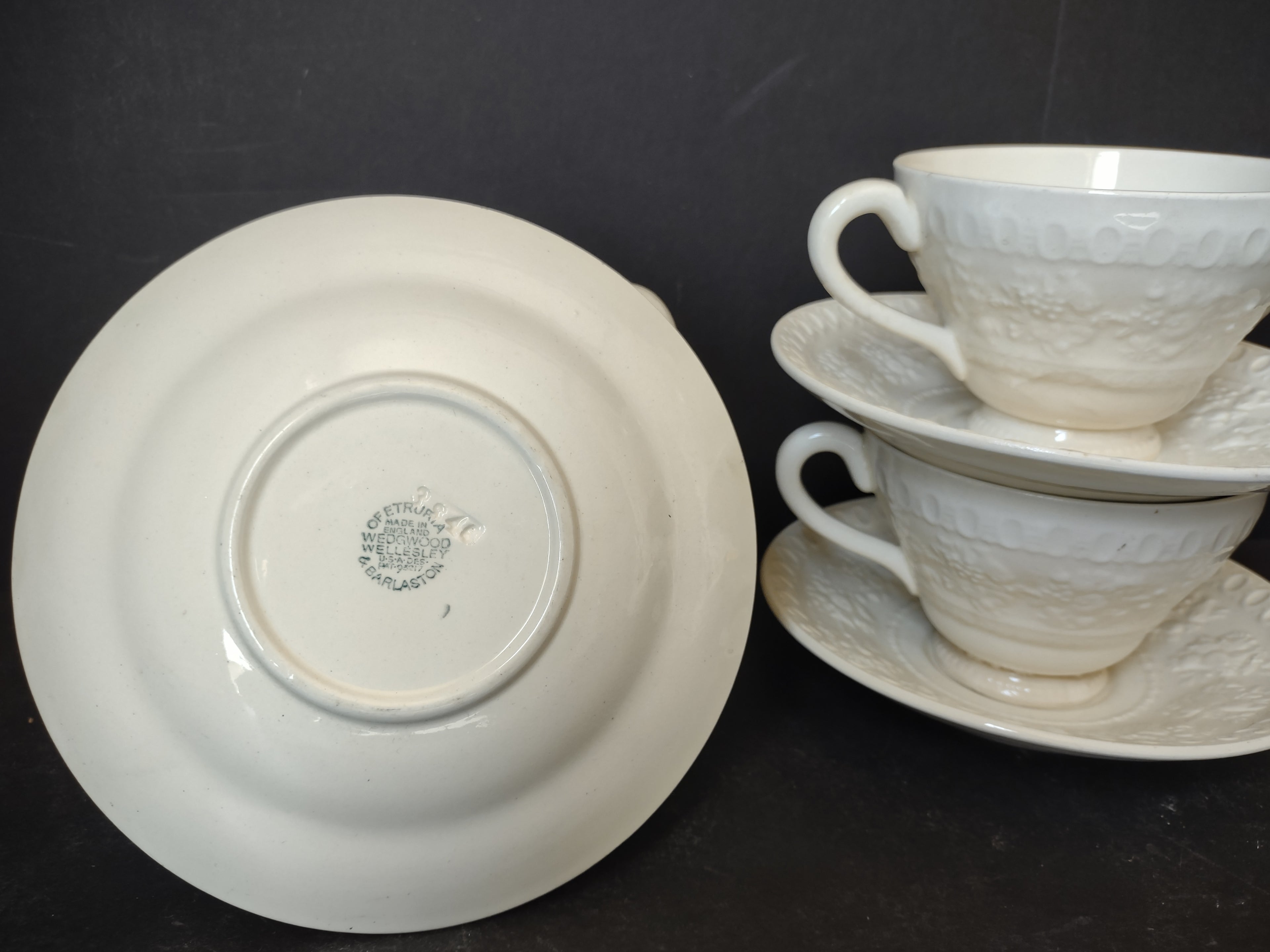Vintage Wedgwood Patrician White Embossed Footed Cup & Saucer Set of 4 [6106]