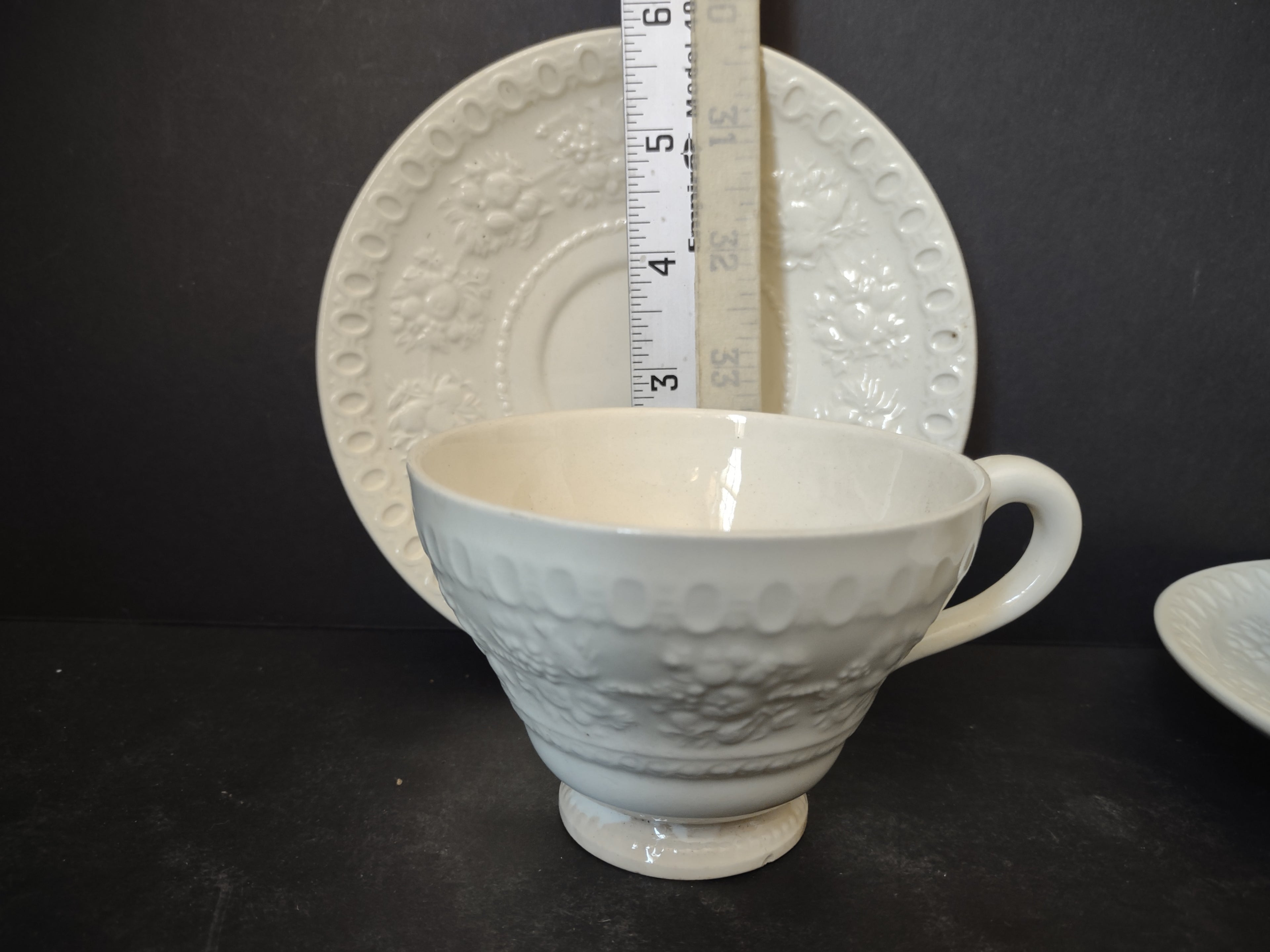 Vintage Wedgwood Patrician White Embossed Footed Cup & Saucer Set of 4 [6106]