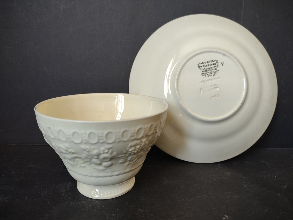 Vintage Wedgwood Wellesley Cream Embossed Cup & Saucer Set [6110]
