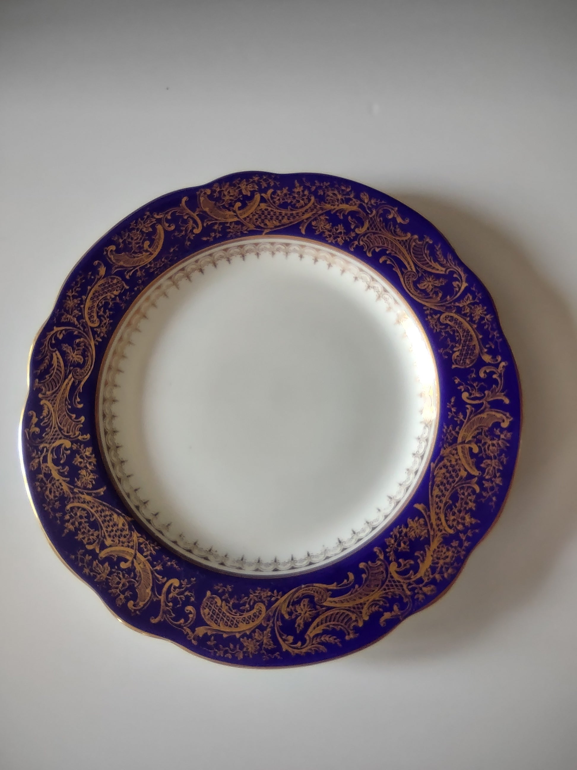Vintage Wedgwood Dinner Plate Cobalt Blue Gold Acanthus England [6124]
