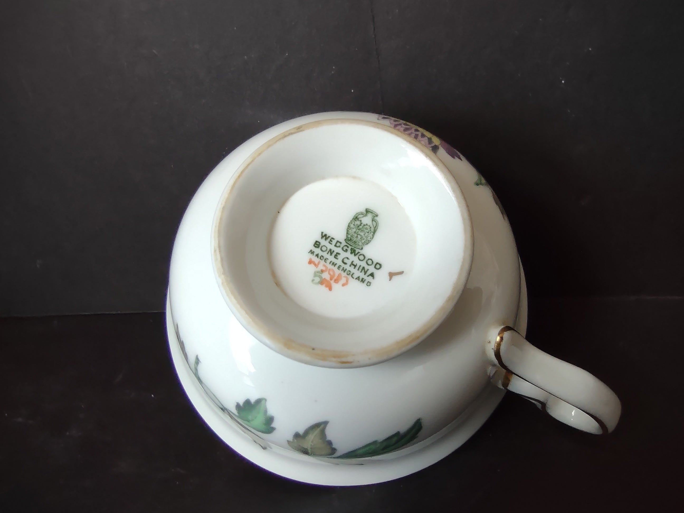 Vintage Wedgwood Bone China Avon Pattern Teacup Purple Floral Gold Trim [6151]