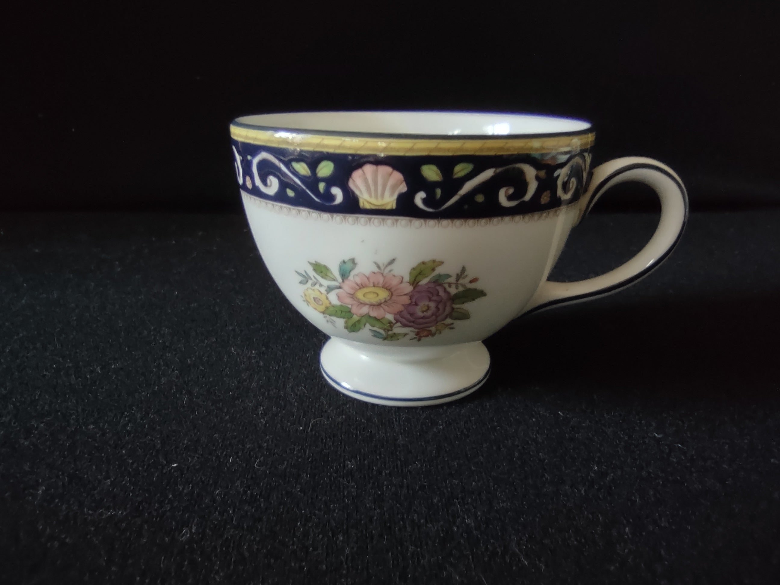 Vintage Wedgwood Teacup Bone China Cobalt Blue Shell Footed England [6142]
