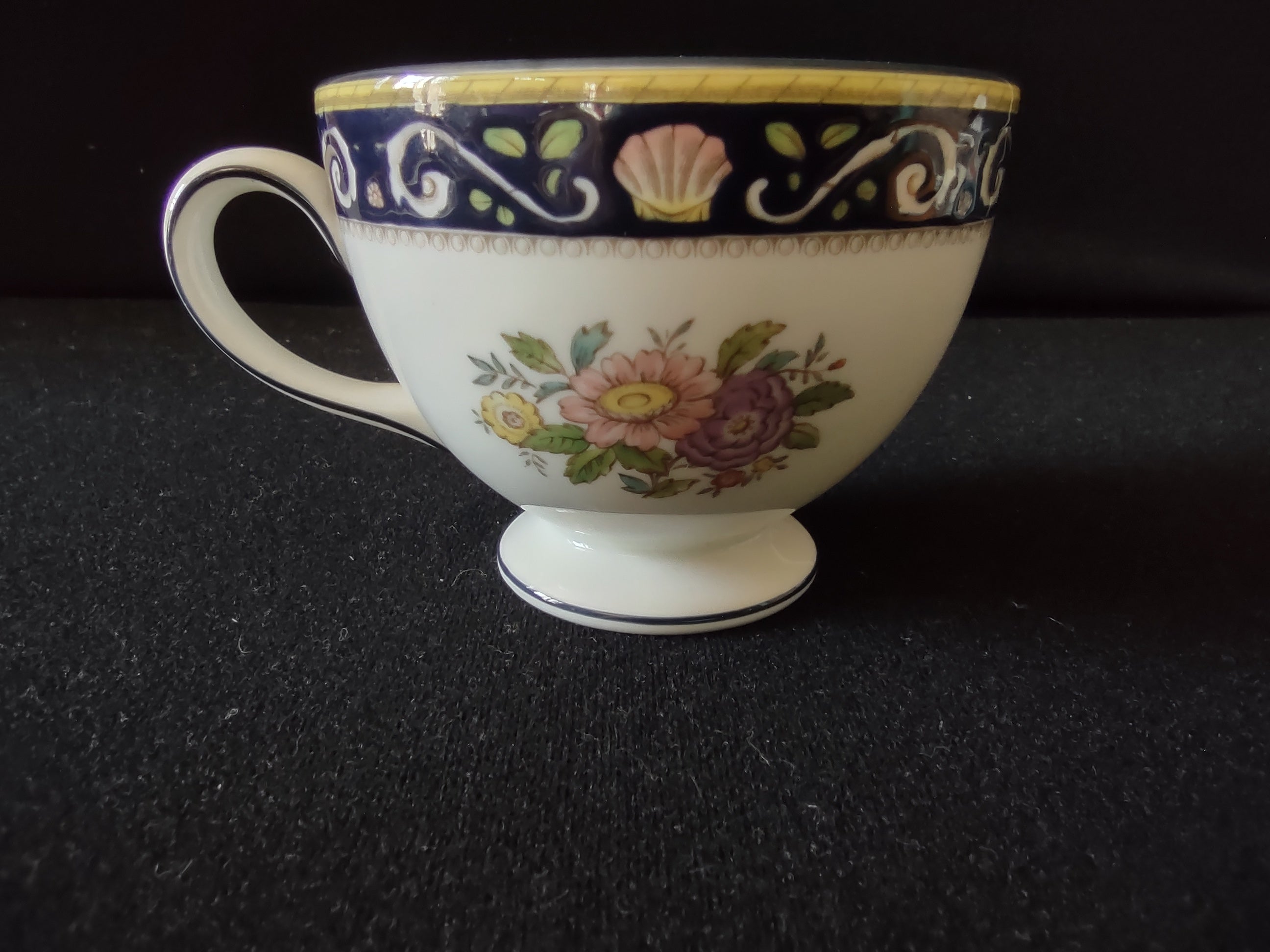 Vintage Wedgwood Teacup Bone China Cobalt Blue Shell Footed England [6142]