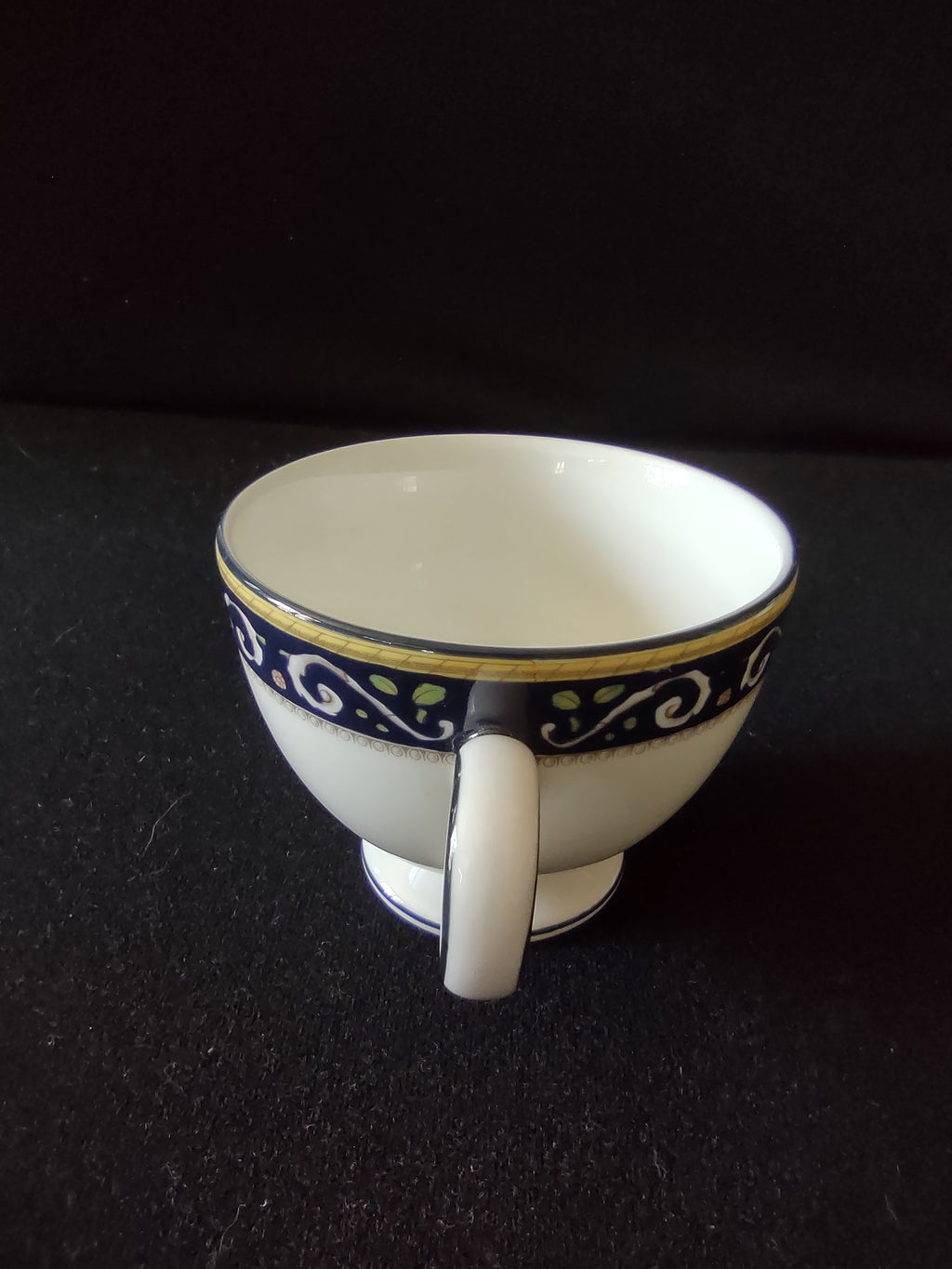 Vintage Wedgwood Teacup Bone China Cobalt Blue Shell Footed England [6142]