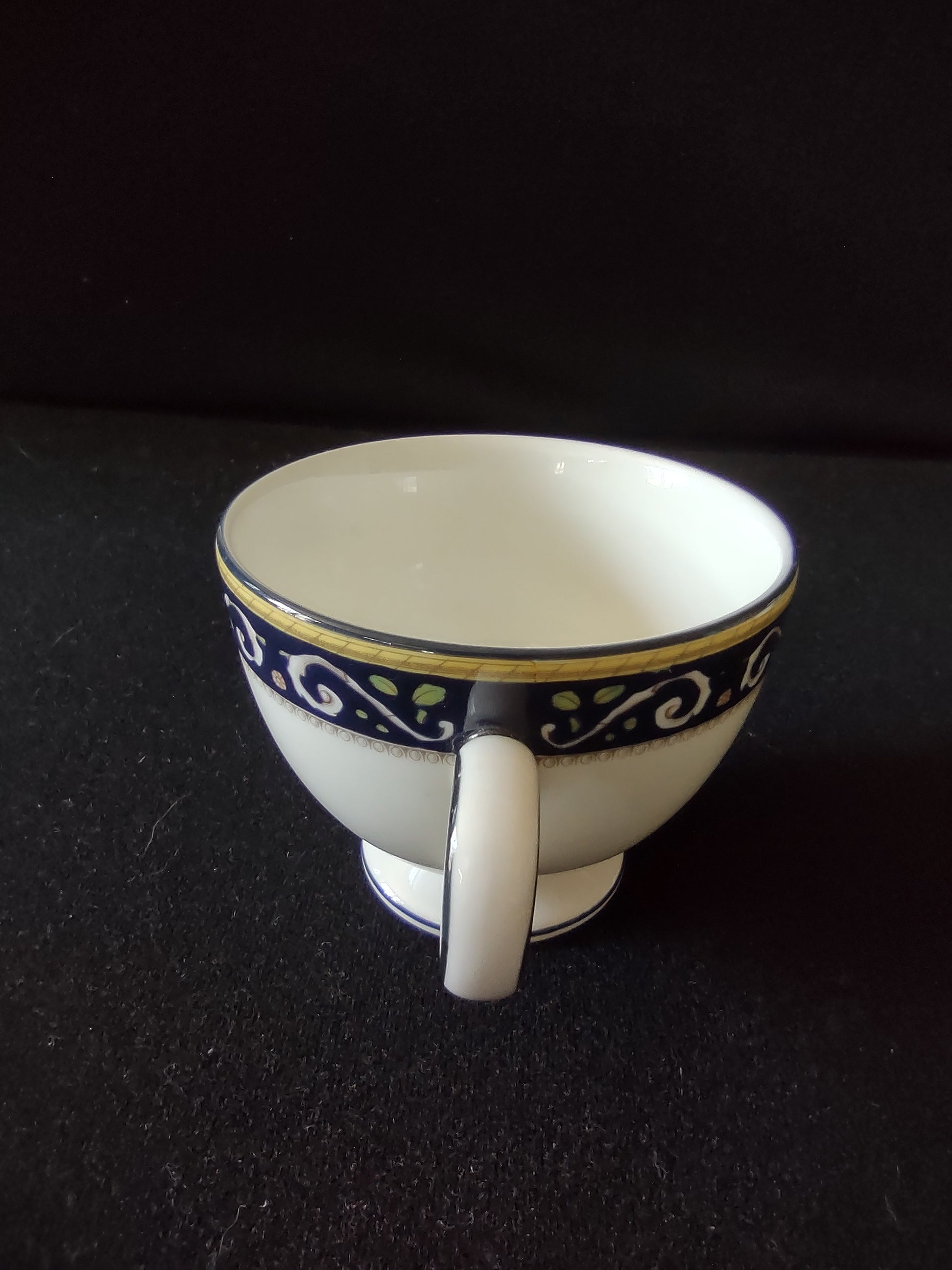 Vintage Wedgwood Teacup Bone China Cobalt Blue Shell Footed England [6142]