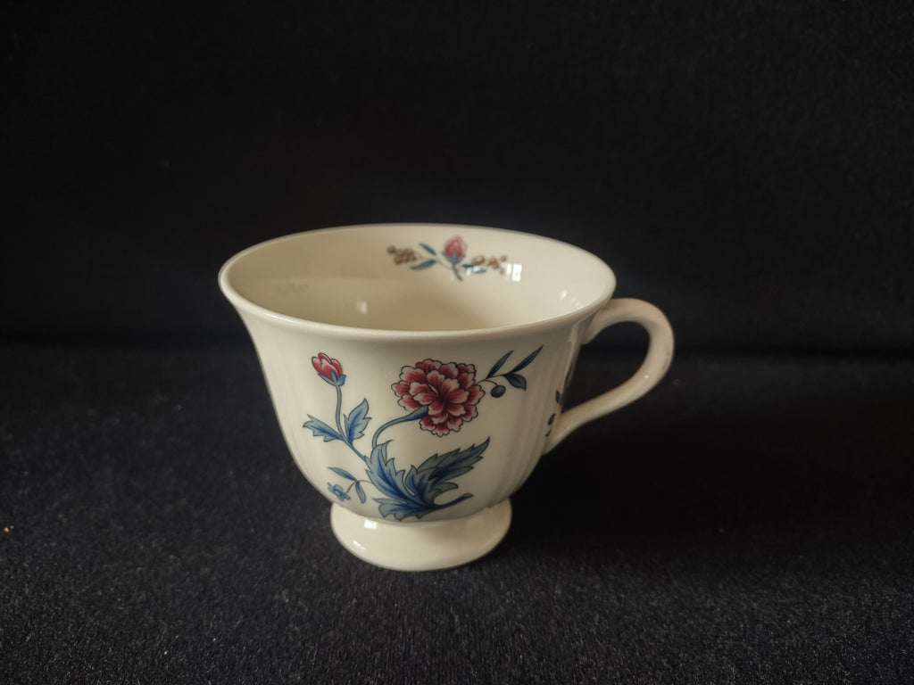 Vintage Wedgwood Williamsburg Potpourri Teacup Bone China Made England [6148]