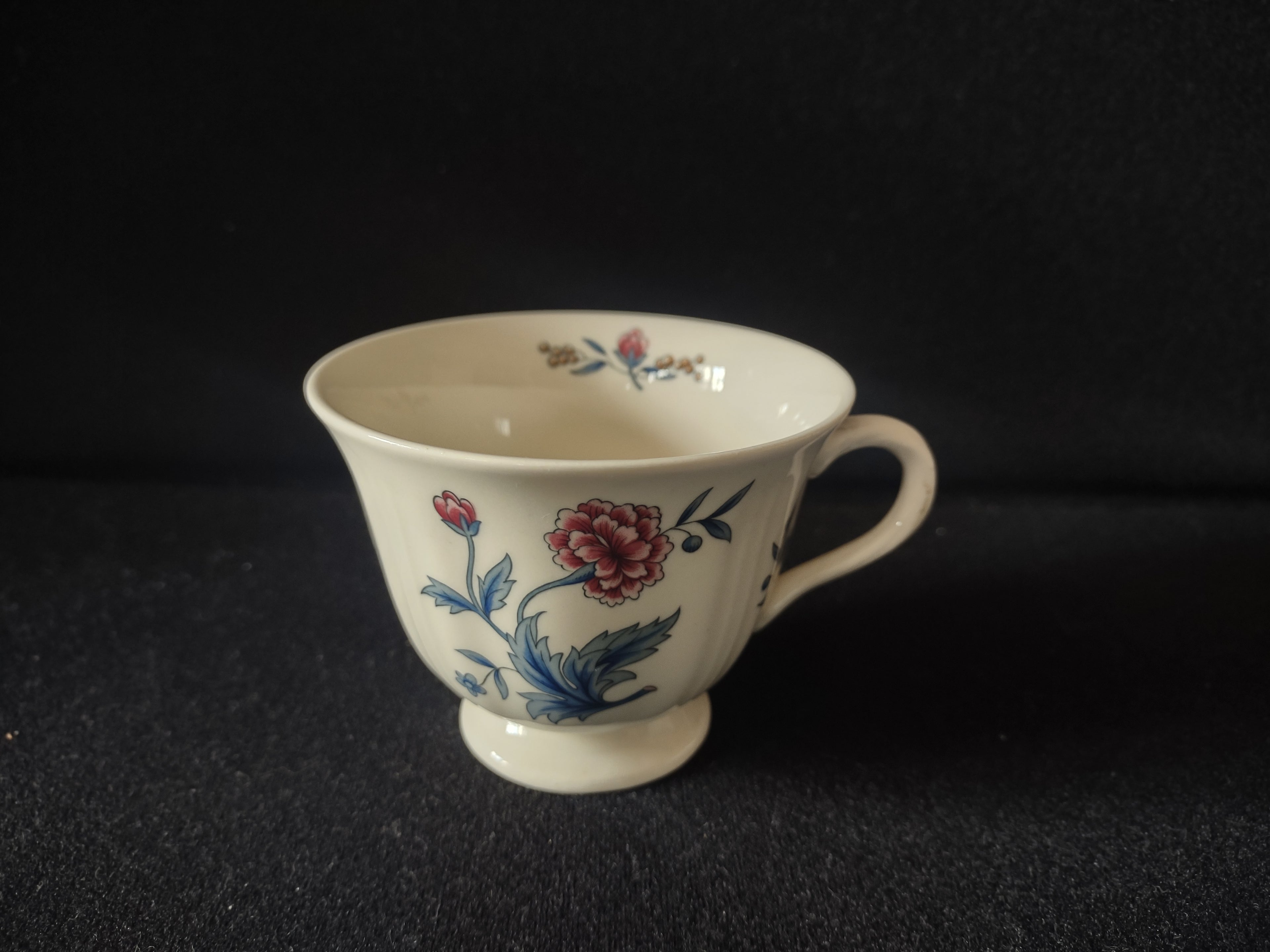 Vintage Wedgwood Williamsburg Potpourri Teacup Bone China Made England [6148]