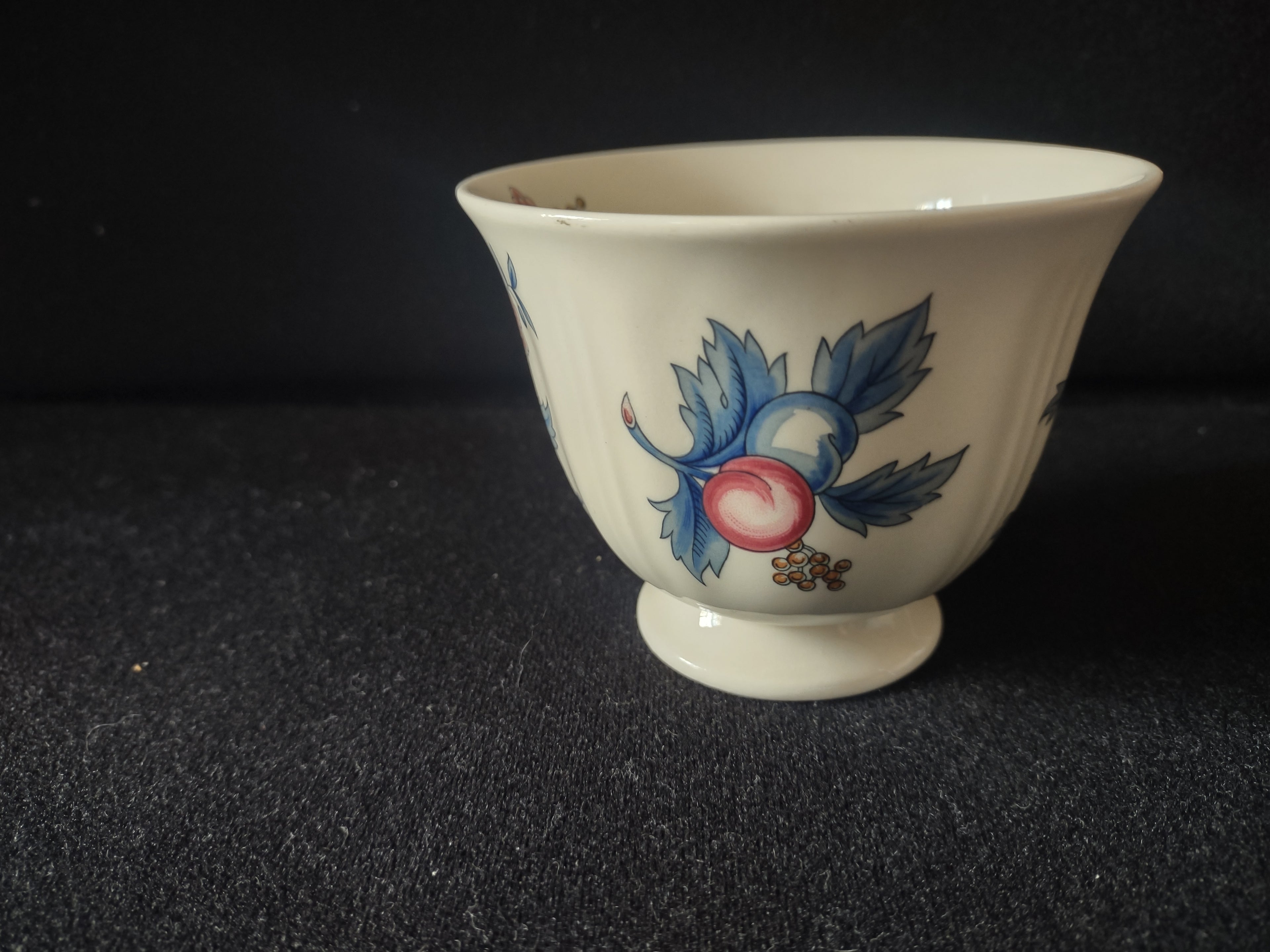 Vintage Wedgwood Williamsburg Potpourri Teacup Bone China Made England [6148]