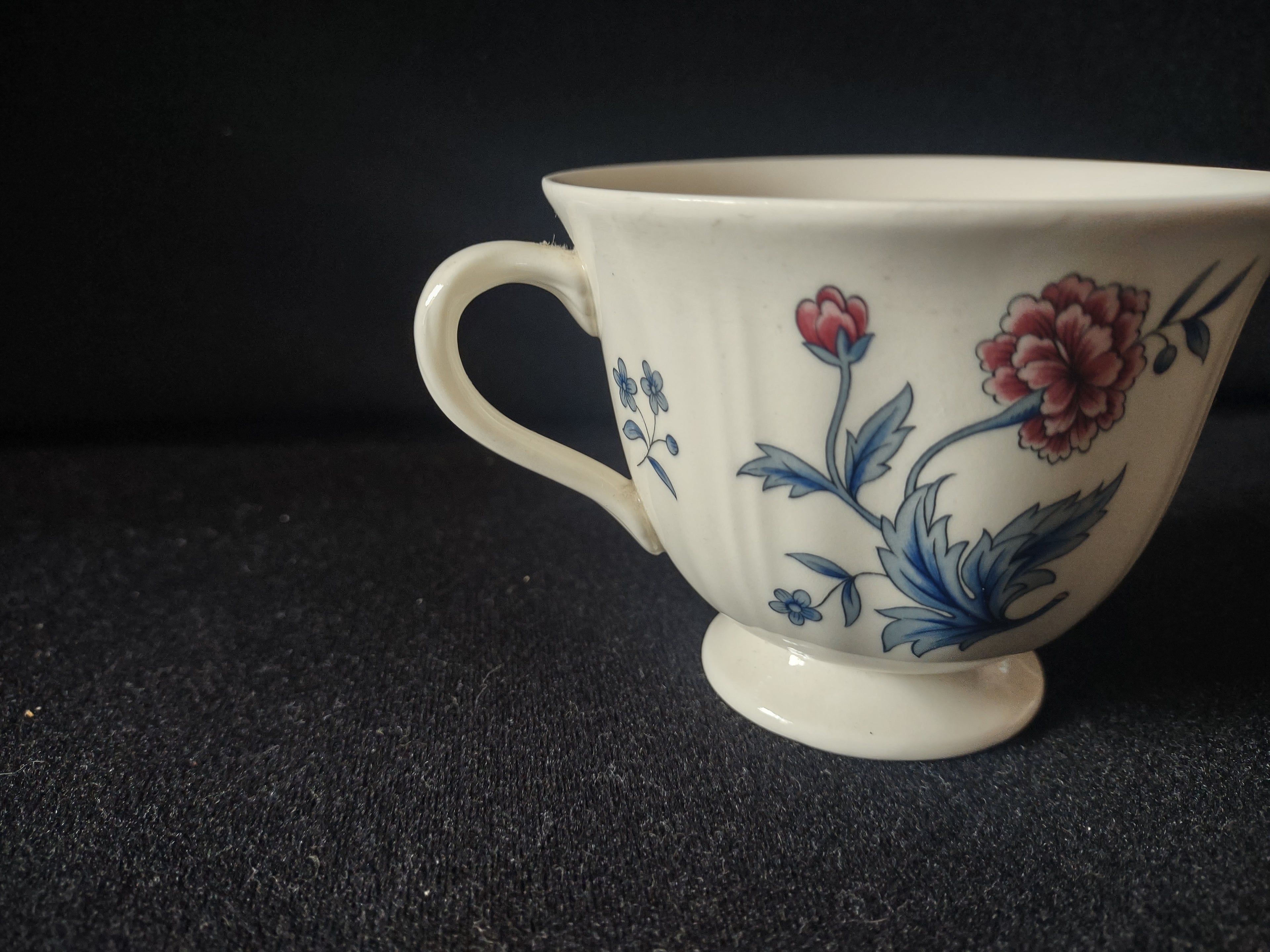 Vintage Wedgwood Williamsburg Potpourri Teacup Bone China Made England [6148]