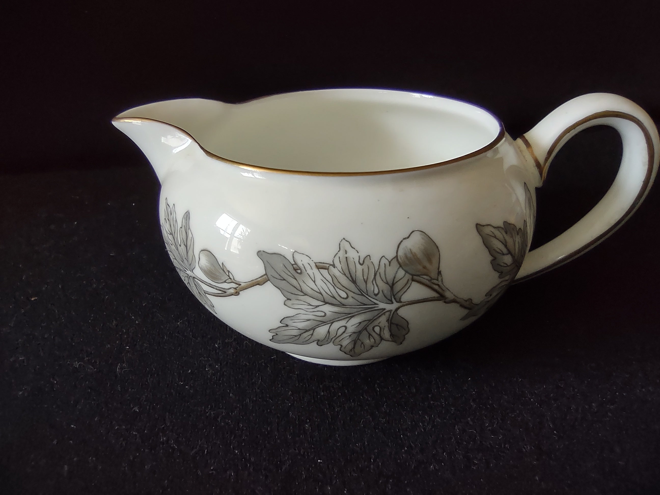 Vintage Wedgwood Ashford Bone China Creamer & Underplate Set England [6176]