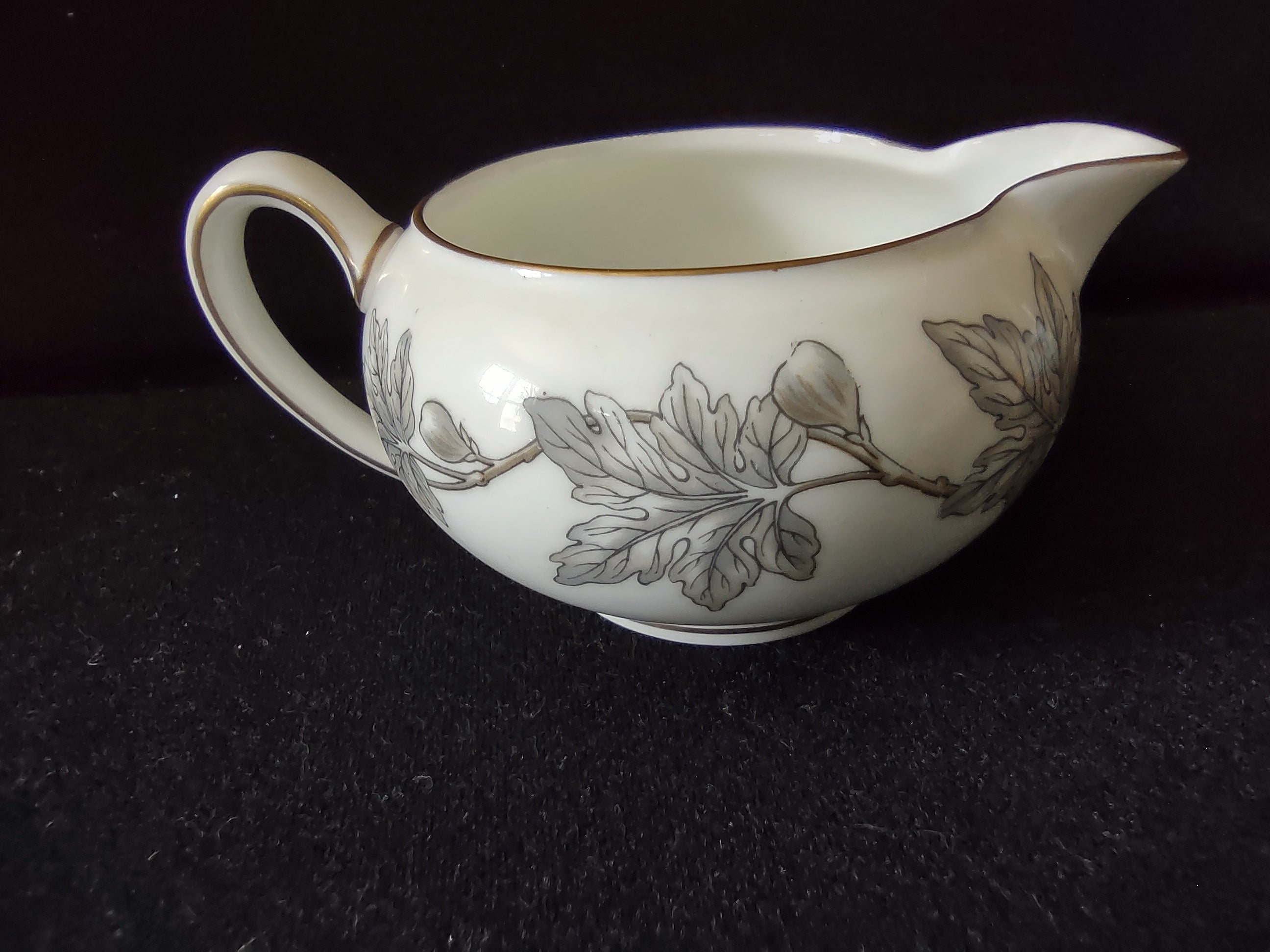 Vintage Wedgwood Ashford Bone China Creamer & Underplate Set England [6176]