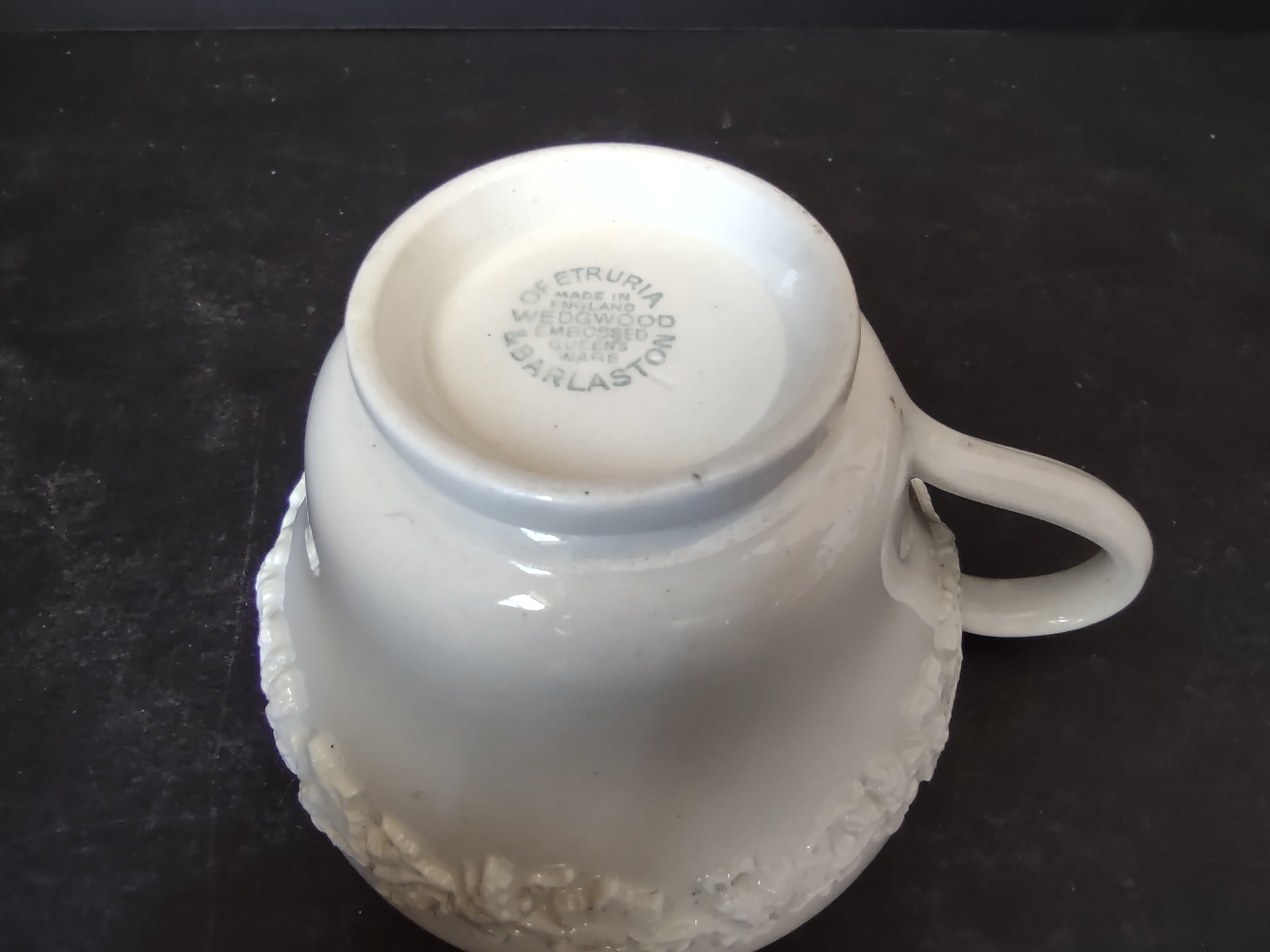 Vintage Wedgwood Queen's Plain Embossed Cream Ware Teacup Etruria England [6182]