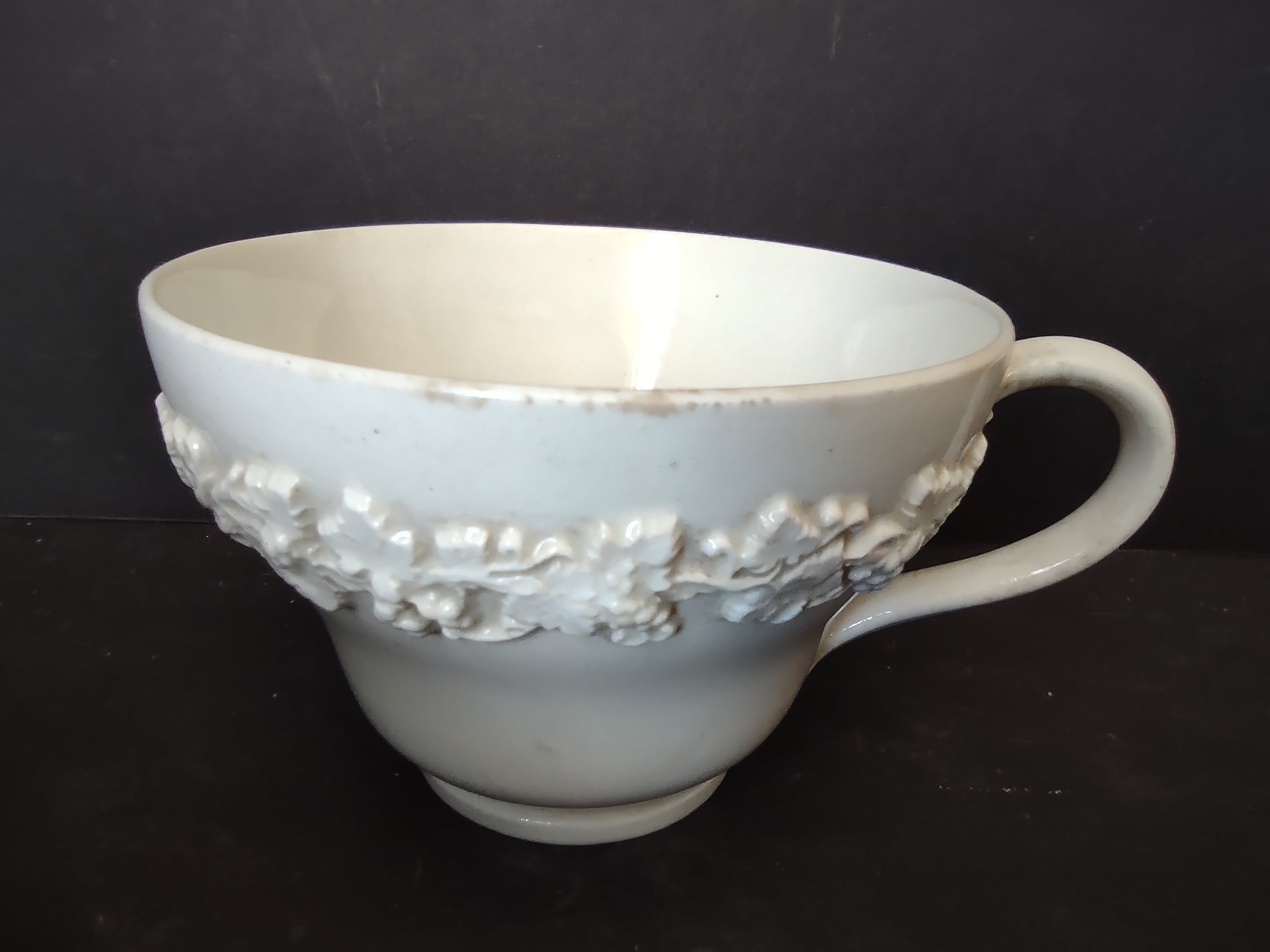 Vintage Wedgwood Queen's Plain Embossed Cream Ware Teacup Etruria England [6182]