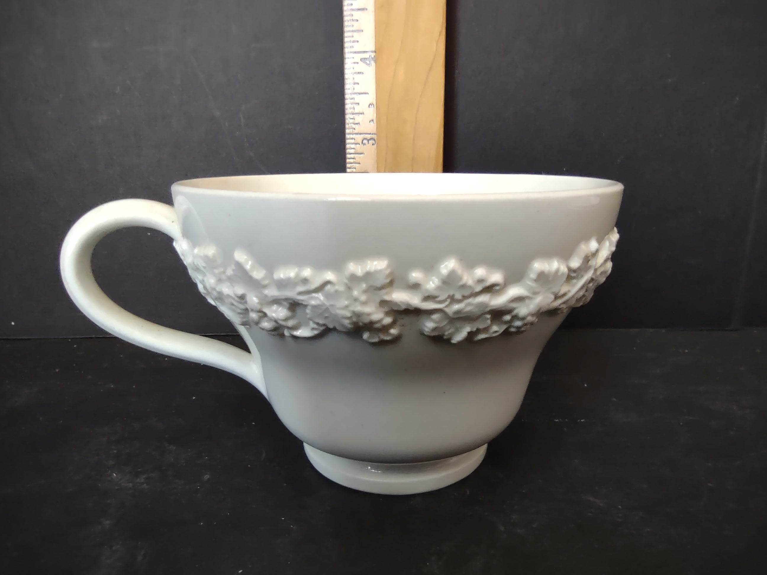 Vintage Wedgwood Queen's Plain Embossed Cream Ware Teacup Etruria England [6182]