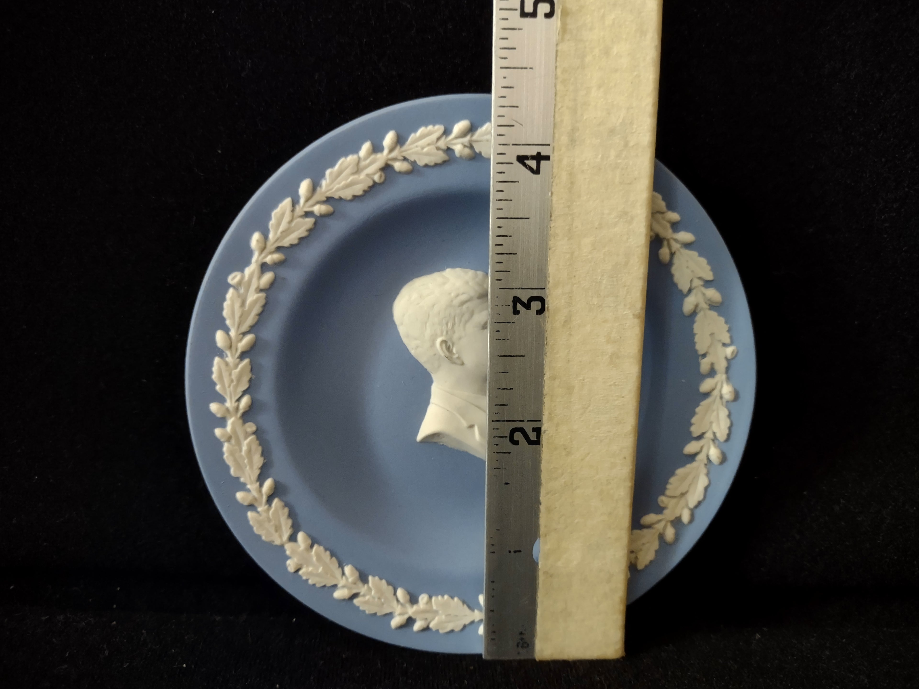 Vintage Wedgwood Blue Jasperware Portrait Cameo Plate Laurel Wreath [6191]