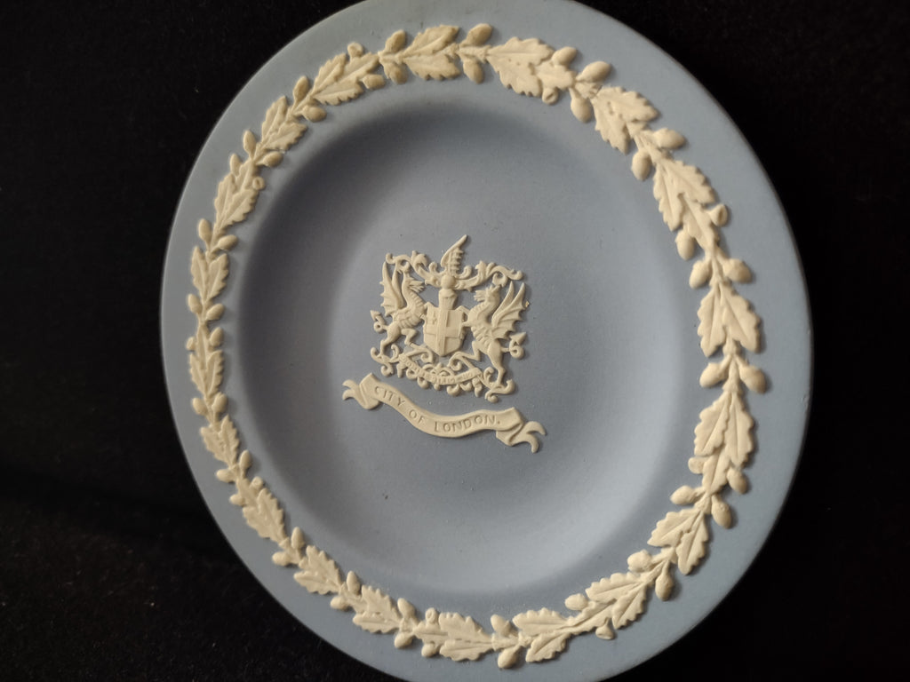 Vintage Wedgwood Blue Jasperware City of London Coat of Arms Plate Oak Leaf [6192]