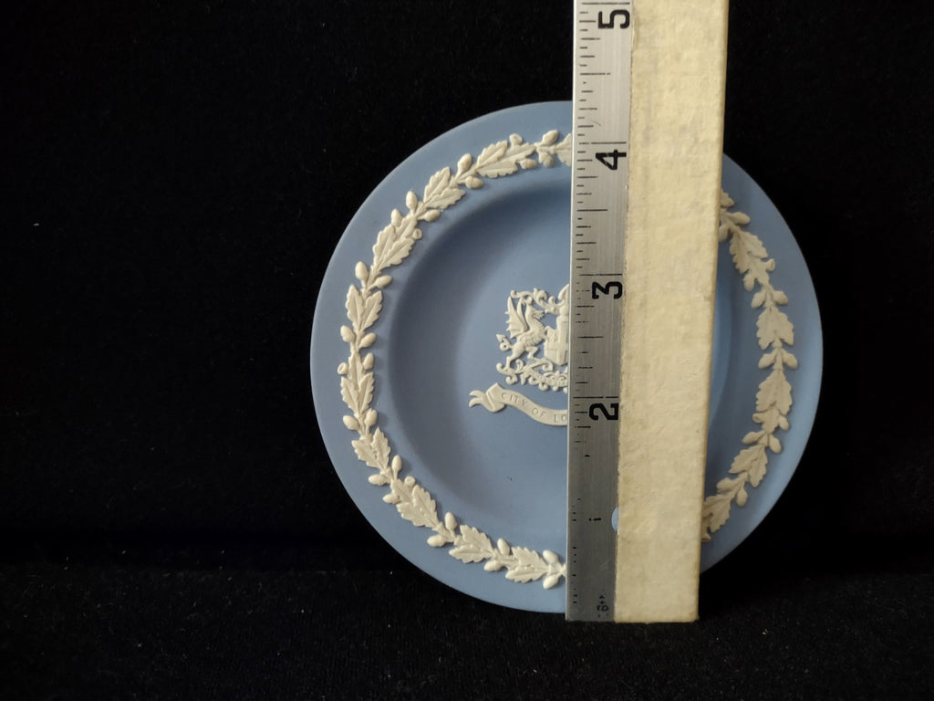 Vintage Wedgwood Blue Jasperware City of London Coat of Arms Plate Oak Leaf [6192]