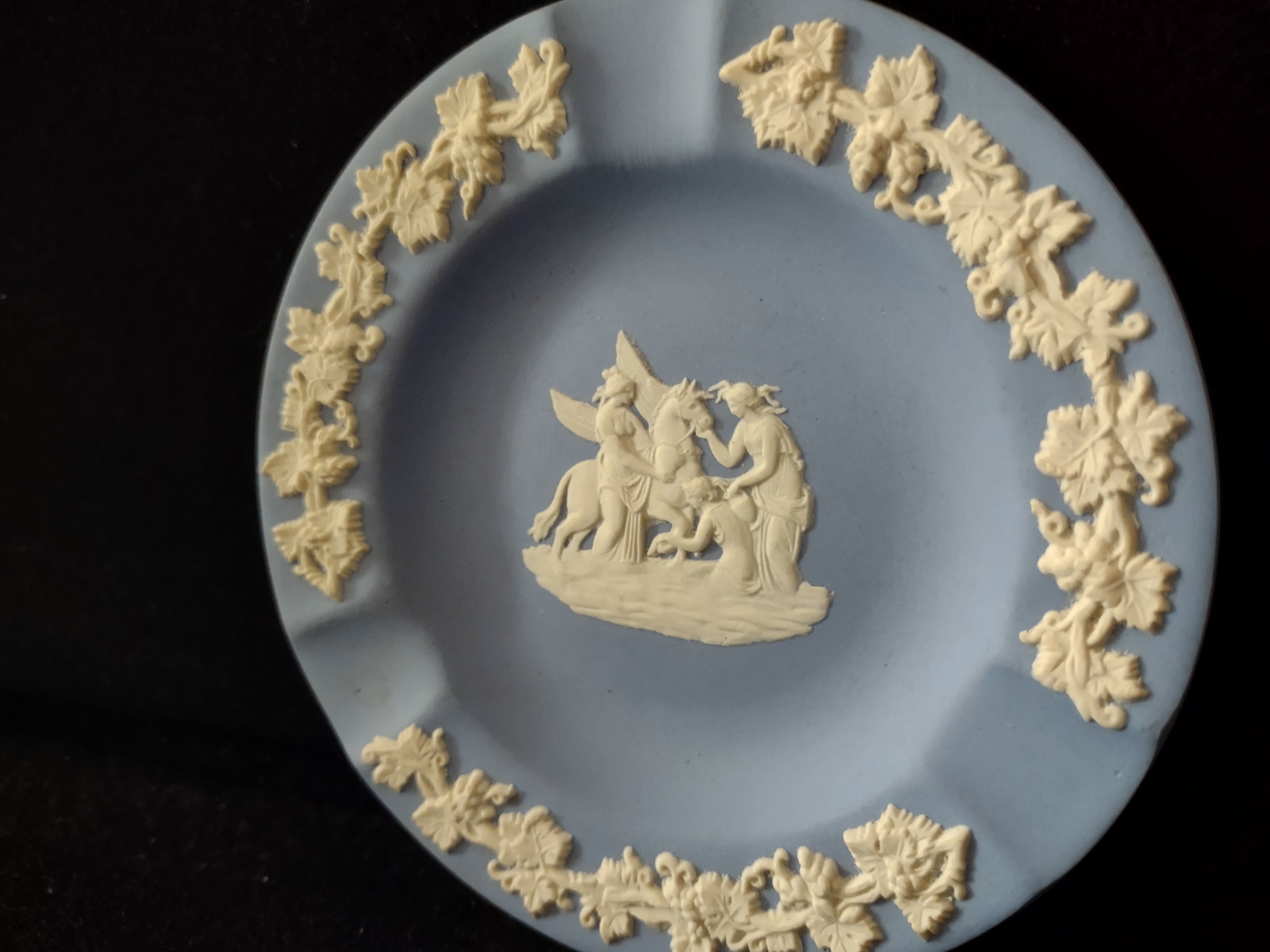 Vintage Wedgwood Blue Jasperware Pegasus Classical Scene Ashtray Grapevine [6193]