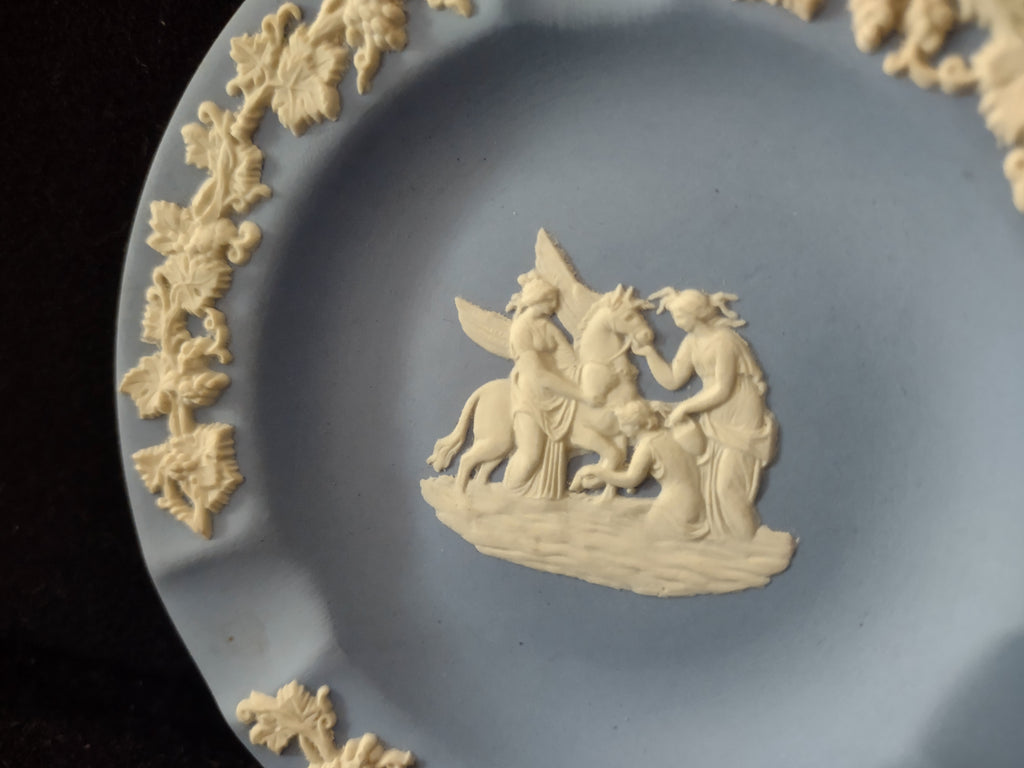 Vintage Wedgwood Blue Jasperware Pegasus Classical Scene Ashtray Grapevine [6193]