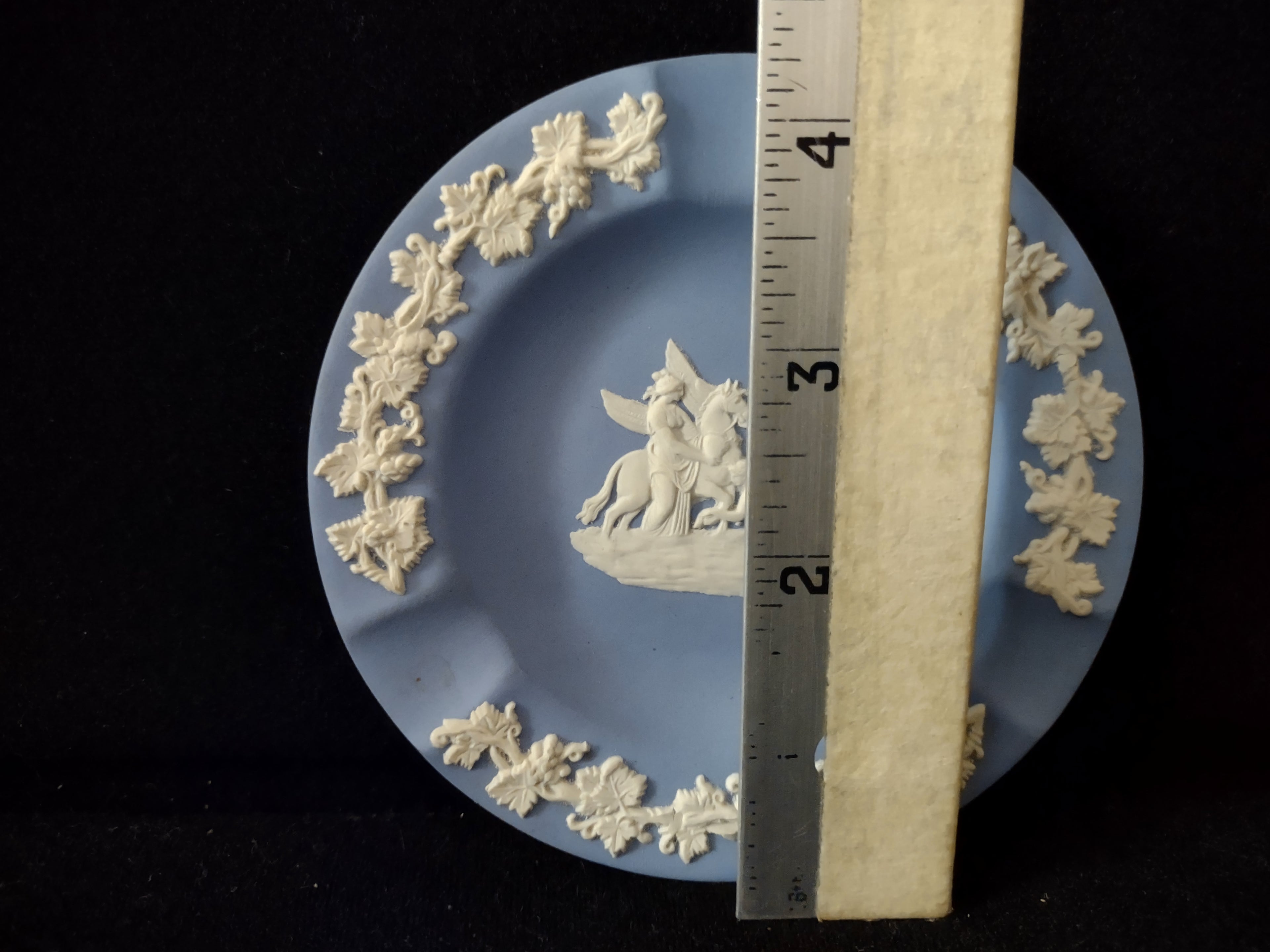 Vintage Wedgwood Blue Jasperware Pegasus Classical Scene Ashtray Grapevine [6193]