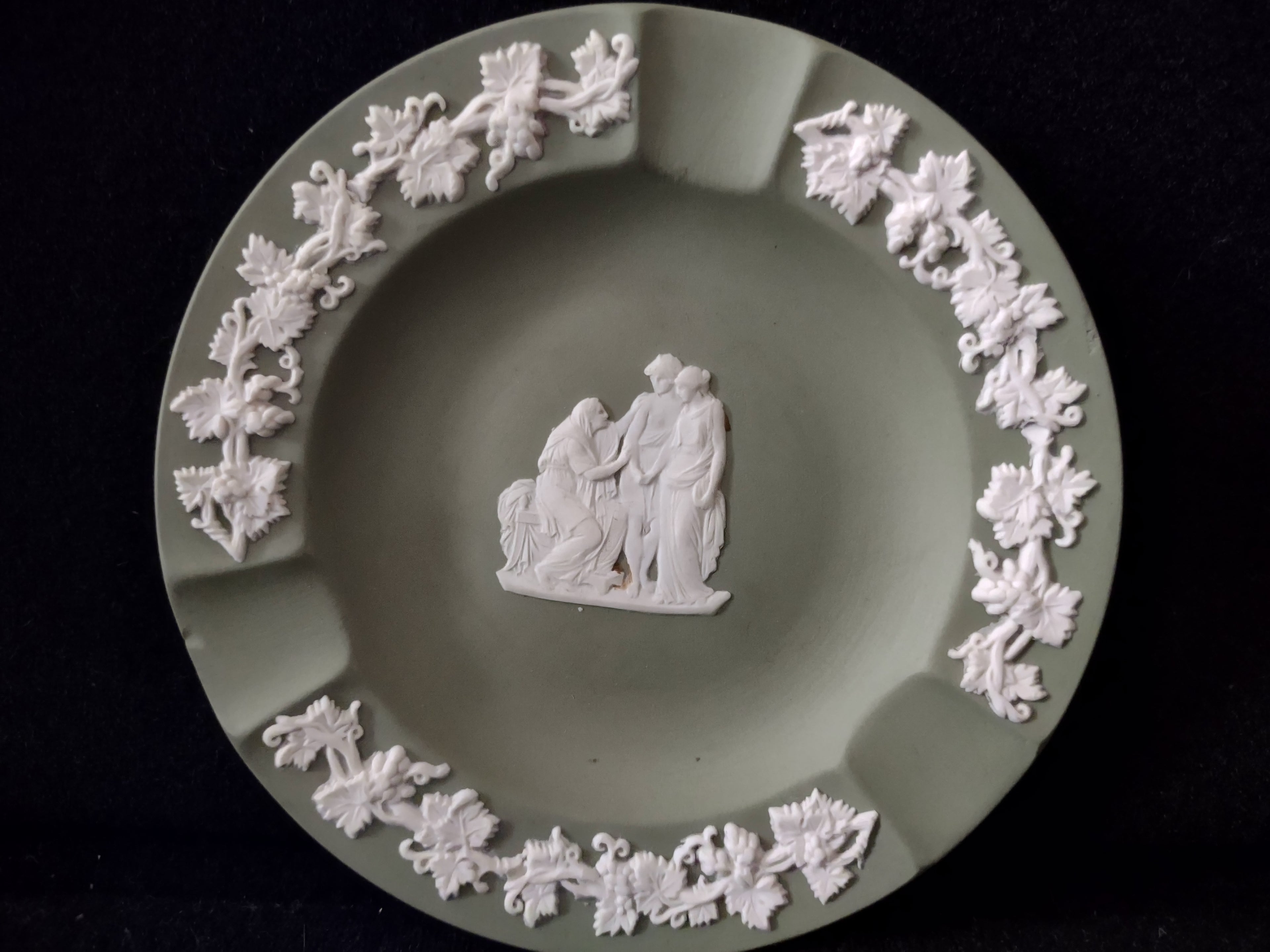 Vintage Wedgwood Sage Green Jasperware Classical Figures Ashtray Grapevine [6194]