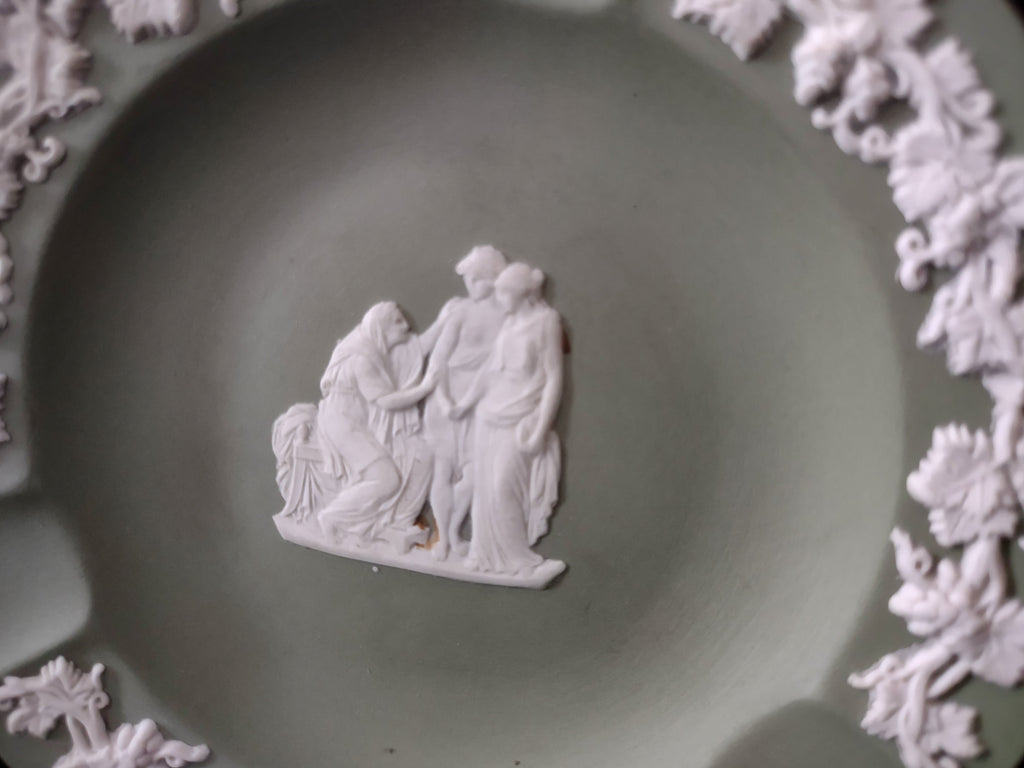 Vintage Wedgwood Sage Green Jasperware Classical Figures Ashtray Grapevine [6194]