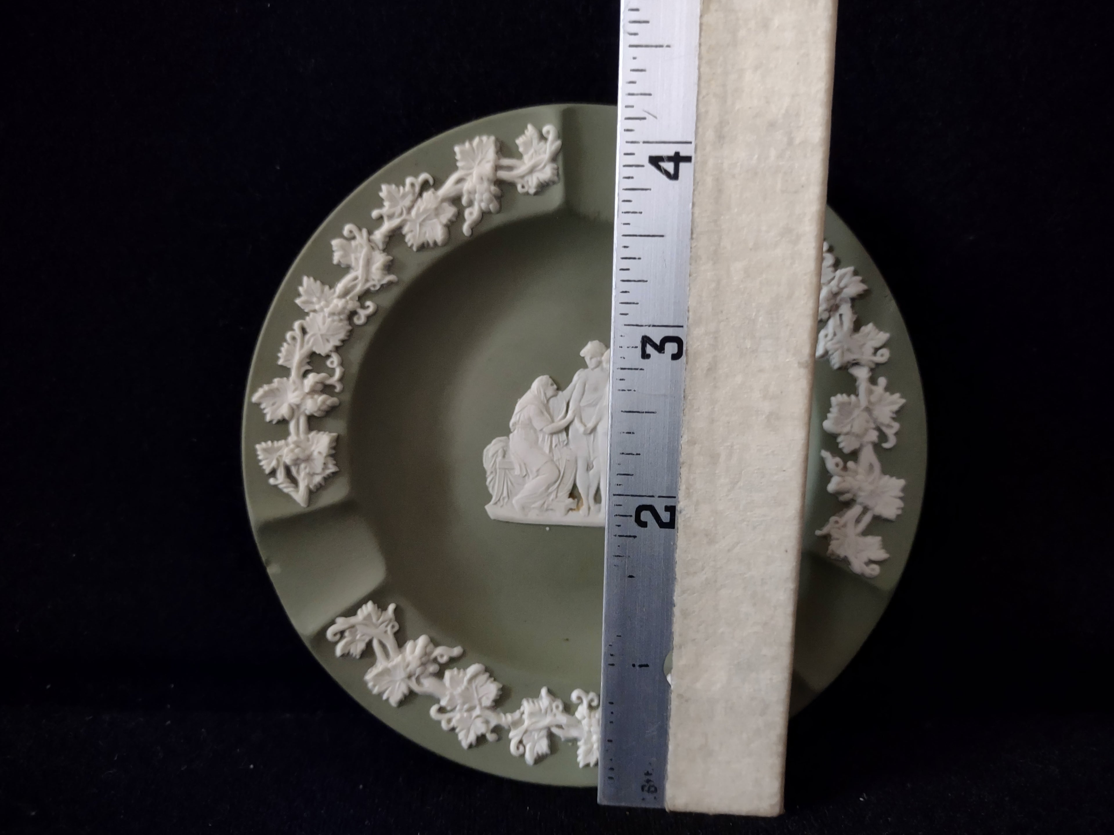 Vintage Wedgwood Sage Green Jasperware Classical Figures Ashtray Grapevine [6194]