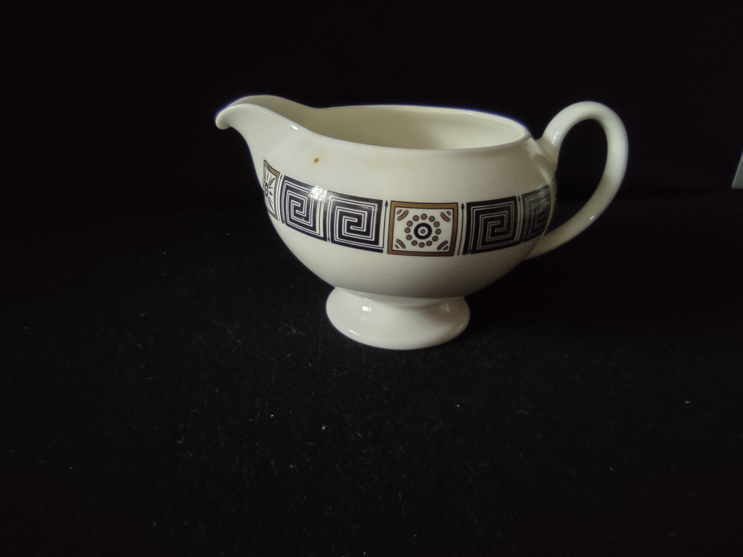 Vintage Wedgwood Asia Creamer Bone China Black Gold England [6210]