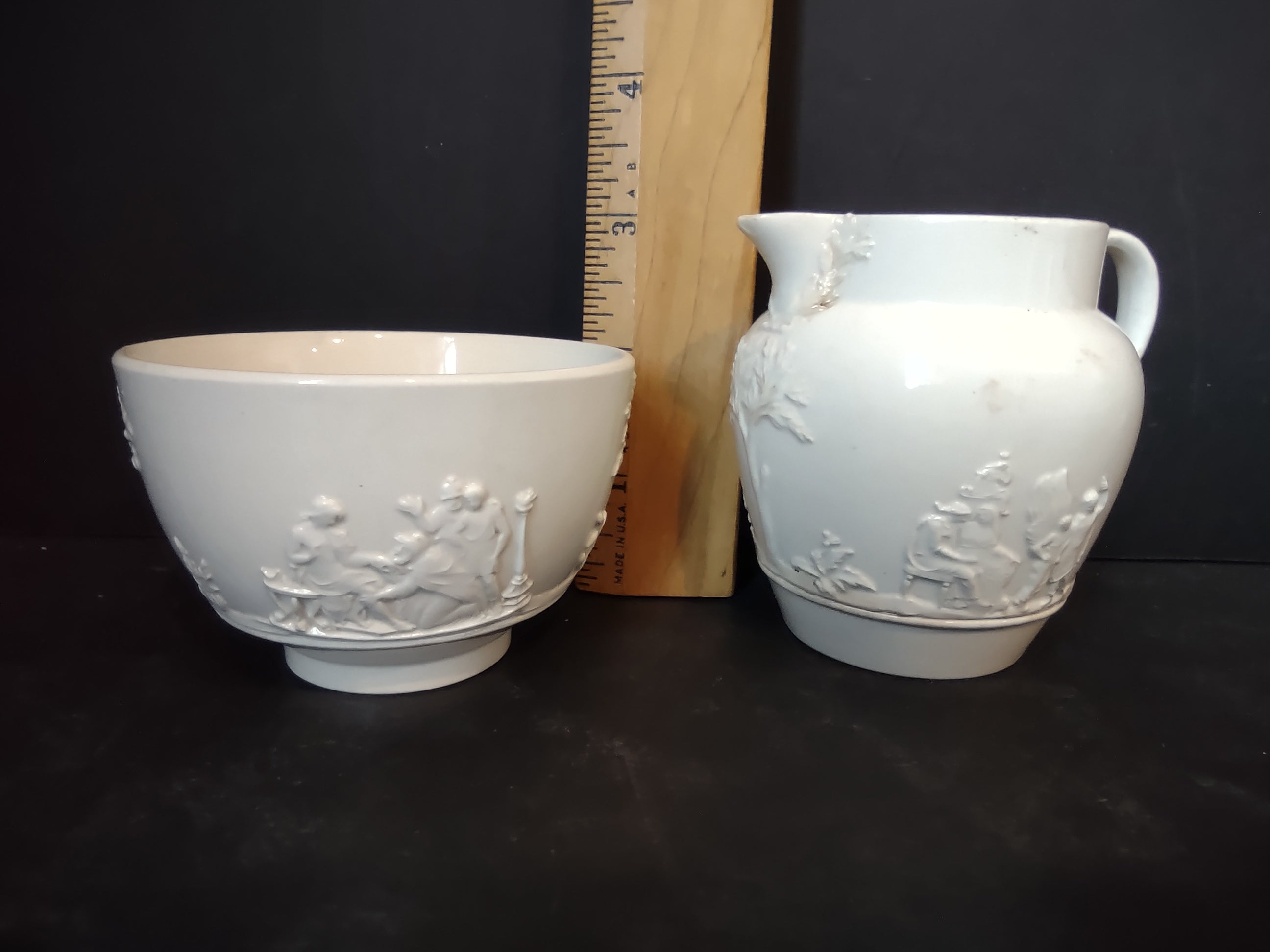 Vintage Wedgwood Embossed Queen's Ware Creamer Sugar Bowl Set England [6220]