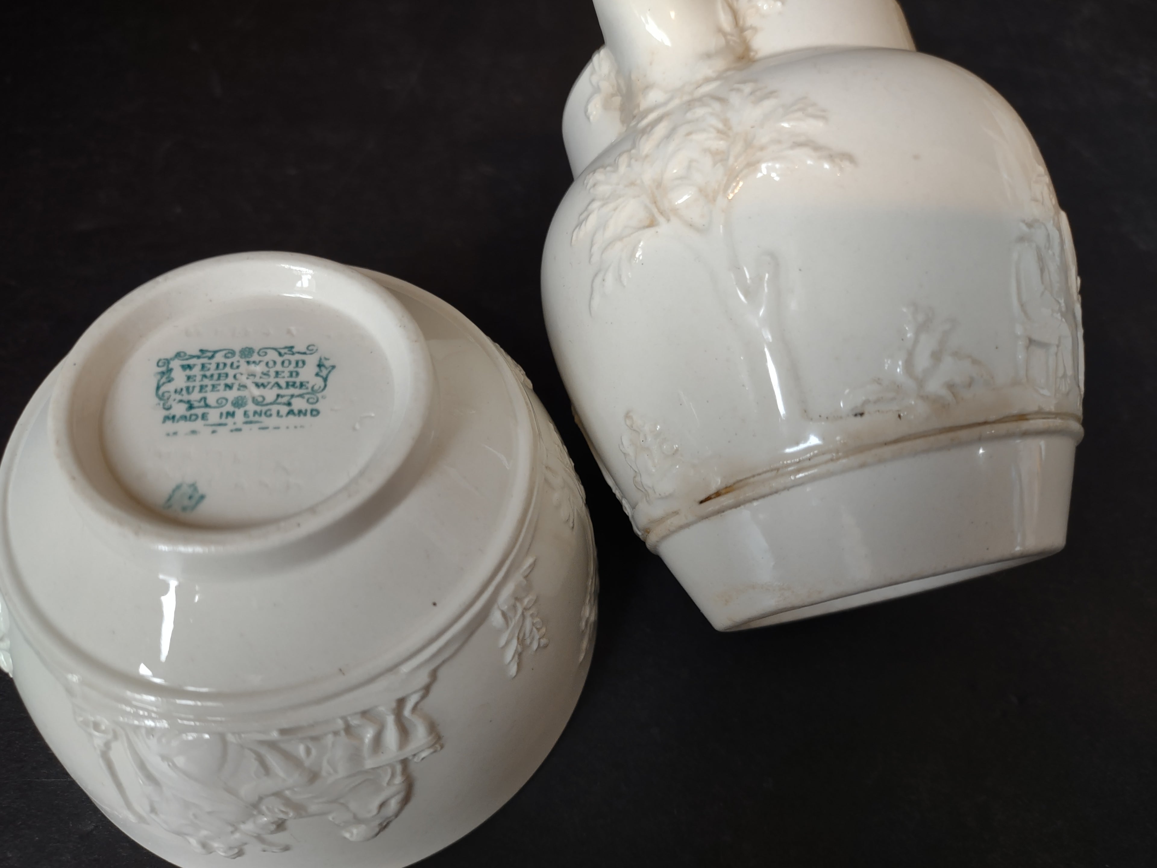 Vintage Wedgwood Embossed Queen's Ware Creamer Sugar Bowl Set England [6220]