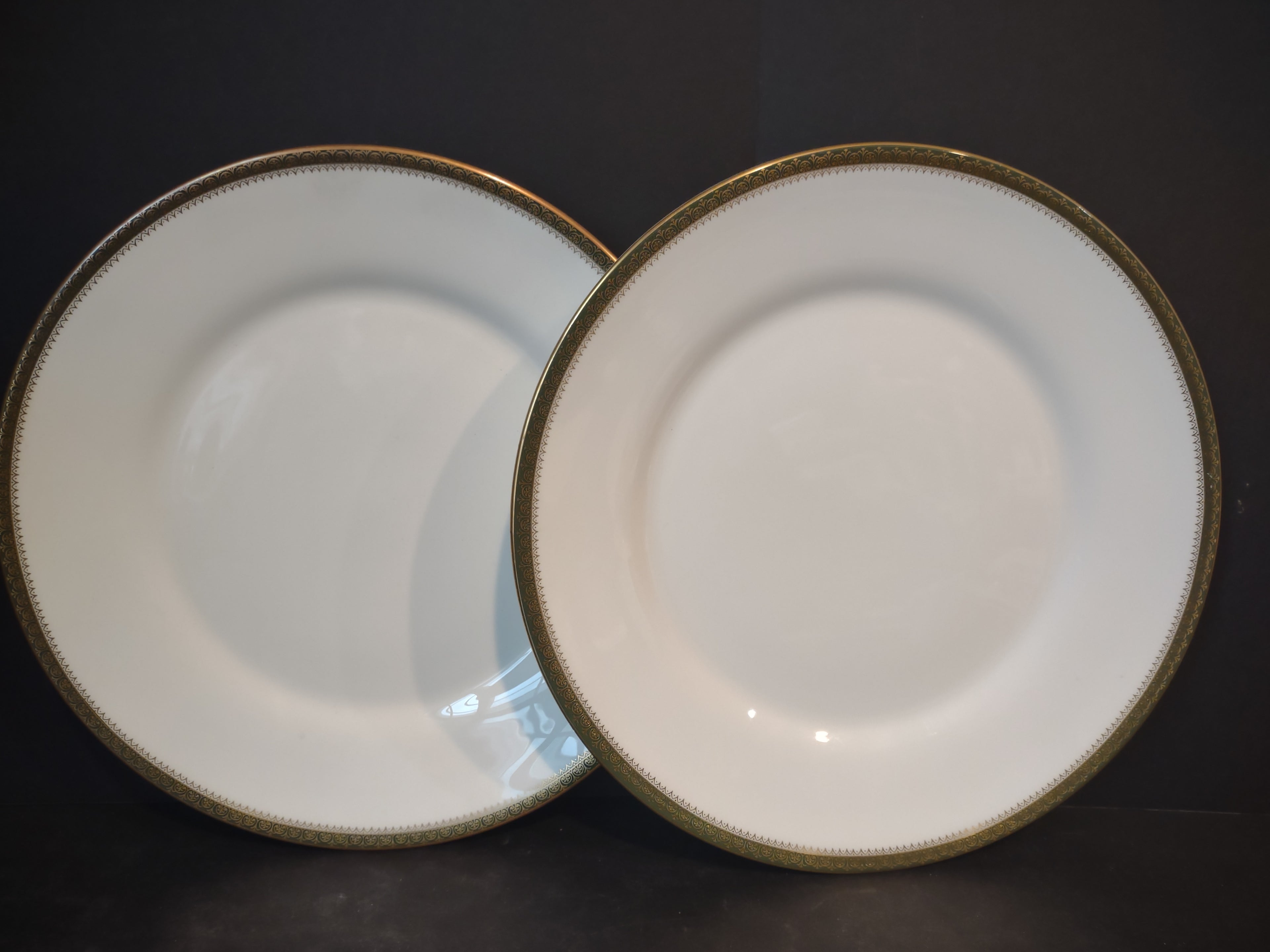 Vintage Wedgwood Chester Dinner Plates Pair Gold Border 10" [6241]