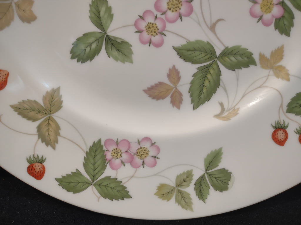 Vintage Wedgwood Wild Strawberry Bone China Dinner Plate England [6242]