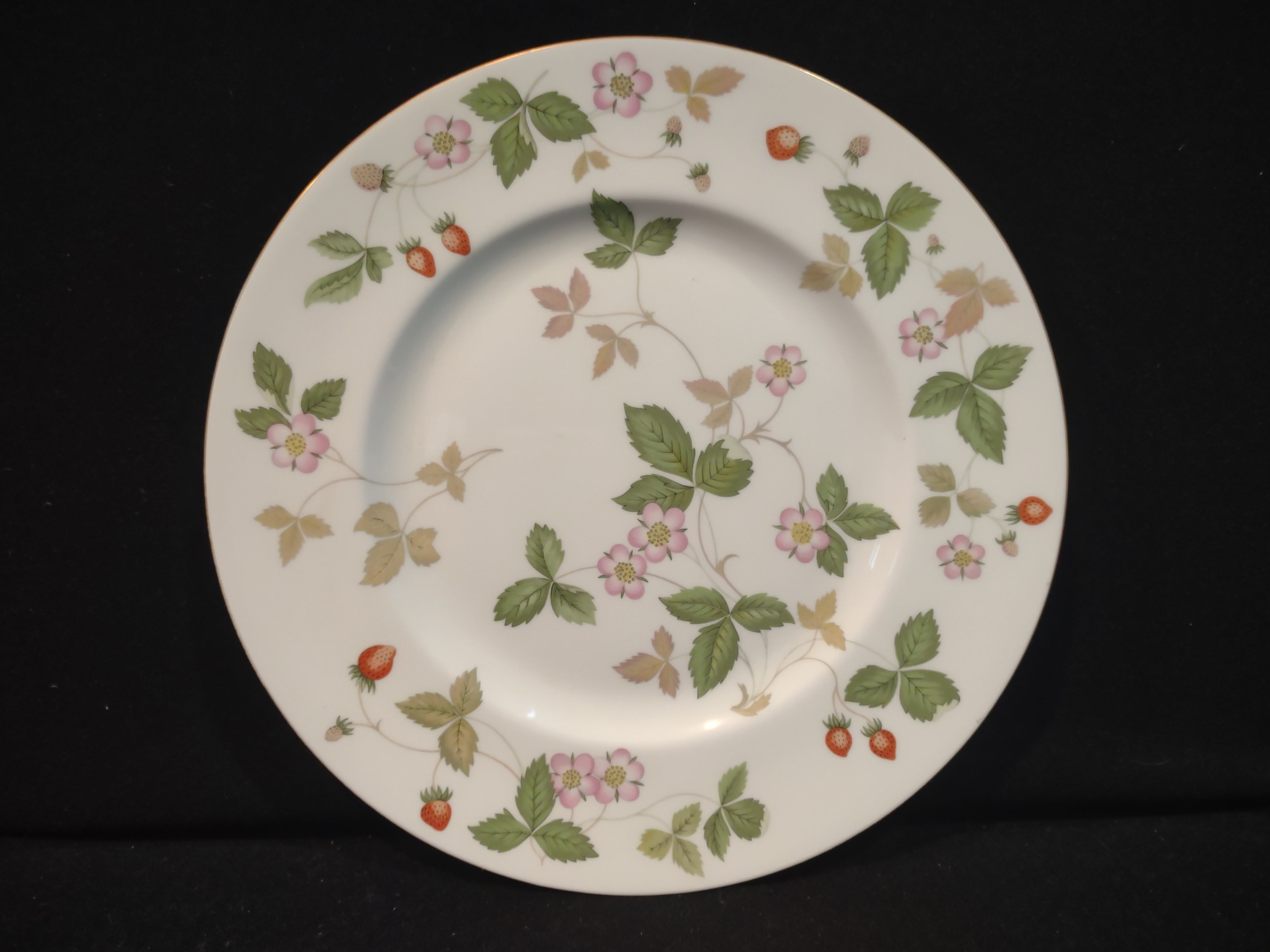 Vintage Wedgwood Wild Strawberry Bone China Dinner Plate England [6242]