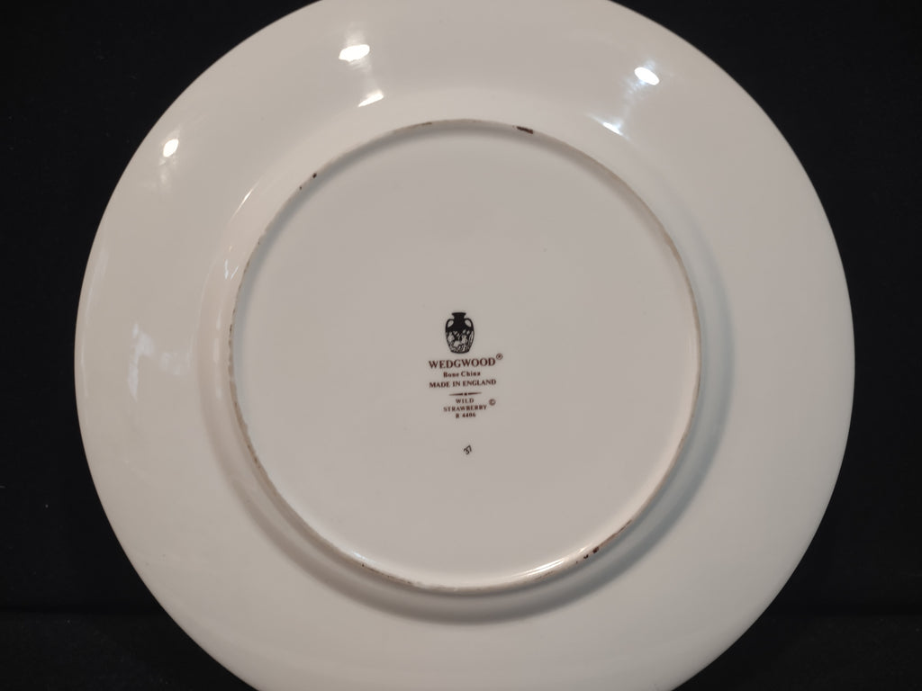 Vintage Wedgwood Wild Strawberry Bone China Dinner Plate England [6242]