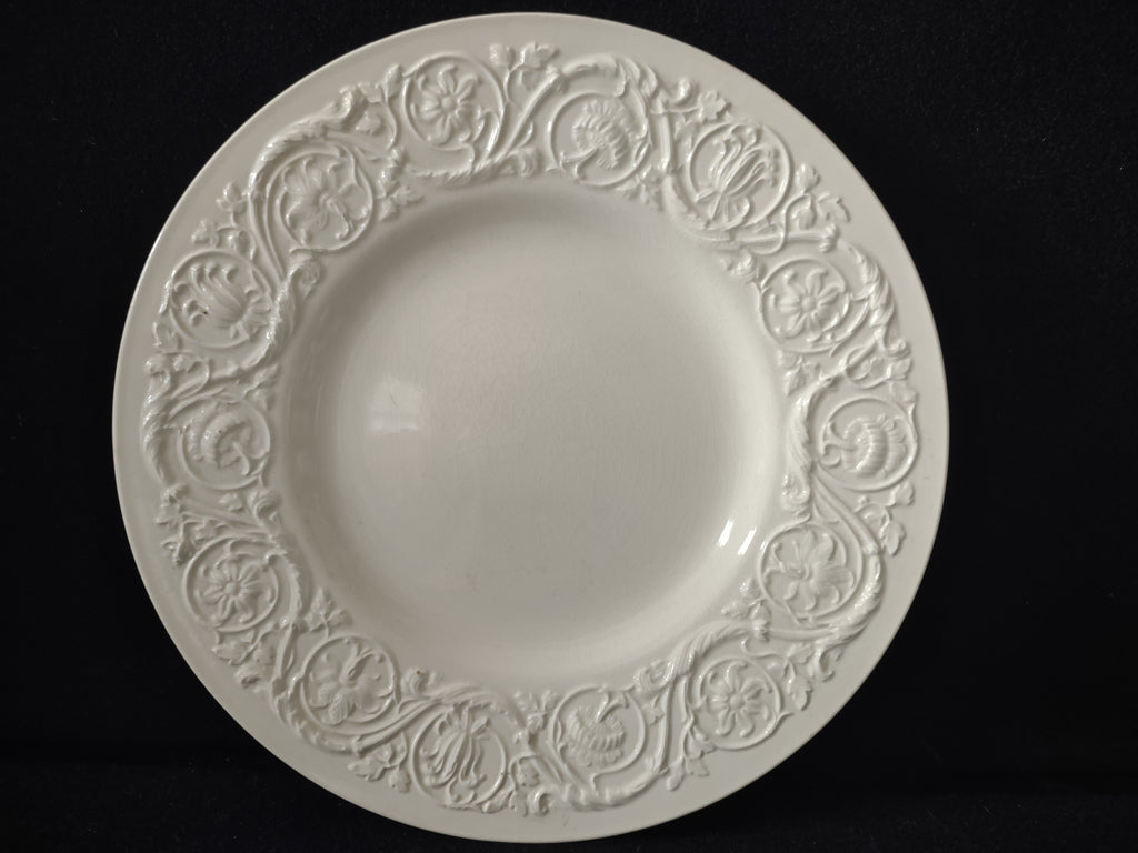 Vintage Wedgwood Patrician Cream Embossed 10" Dinner Plate Crazing [6250]