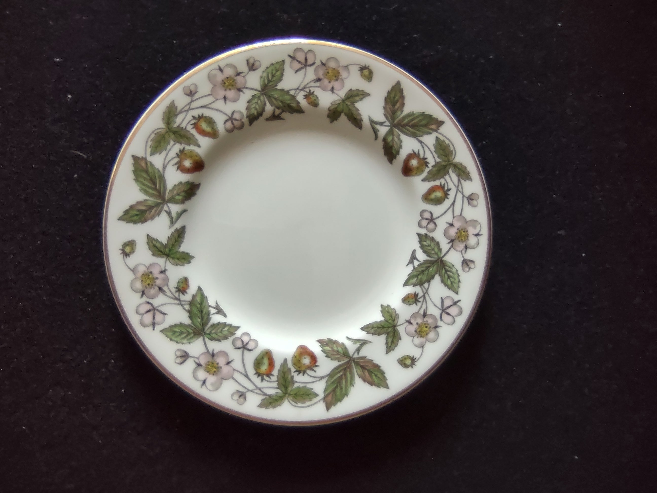 Vintage Wedgwood Wild Strawberry Bread Butter Plate Bone China England [6258]