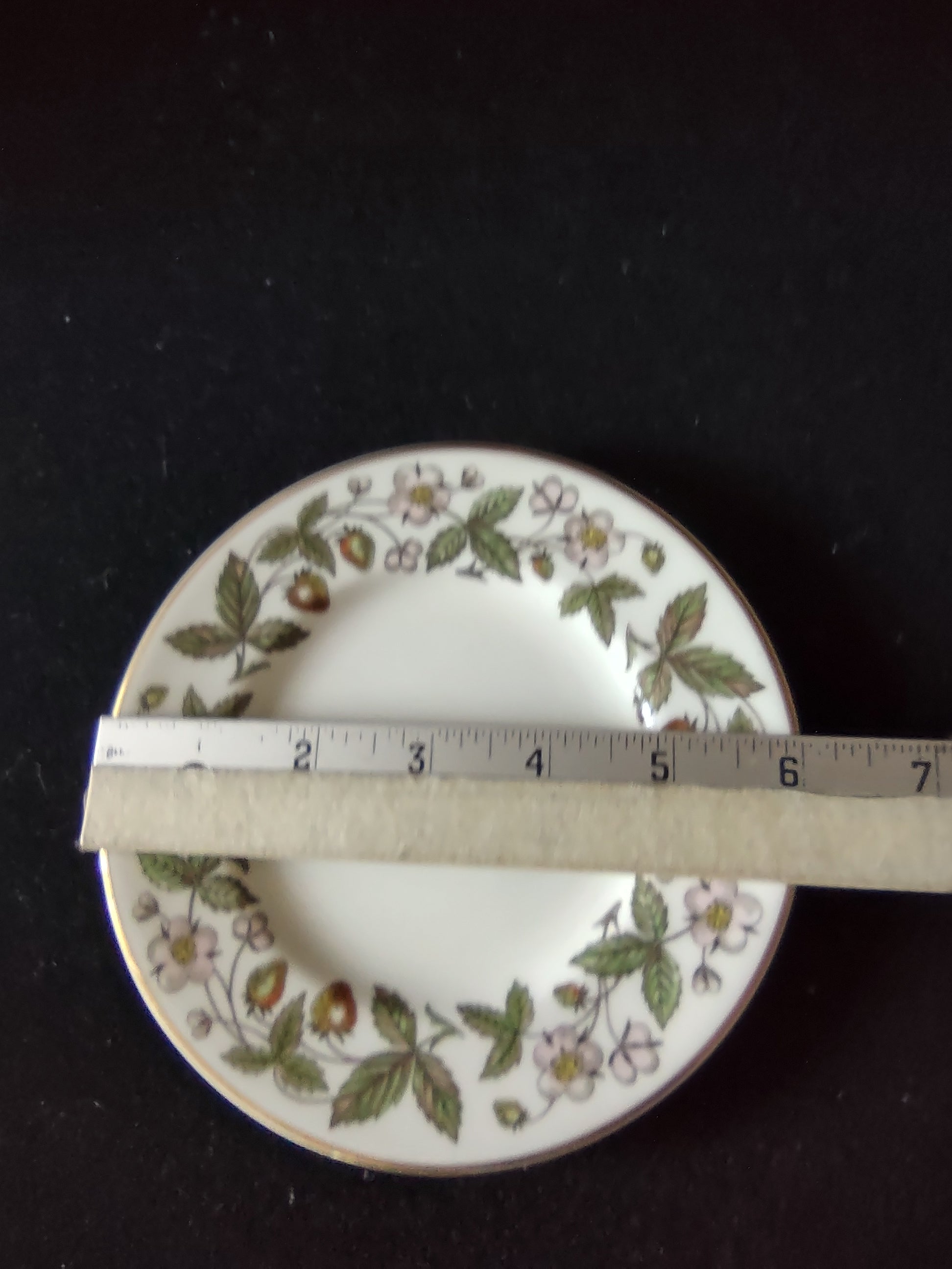 Vintage Wedgwood Wild Strawberry Bread Butter Plate Bone China England [6258]